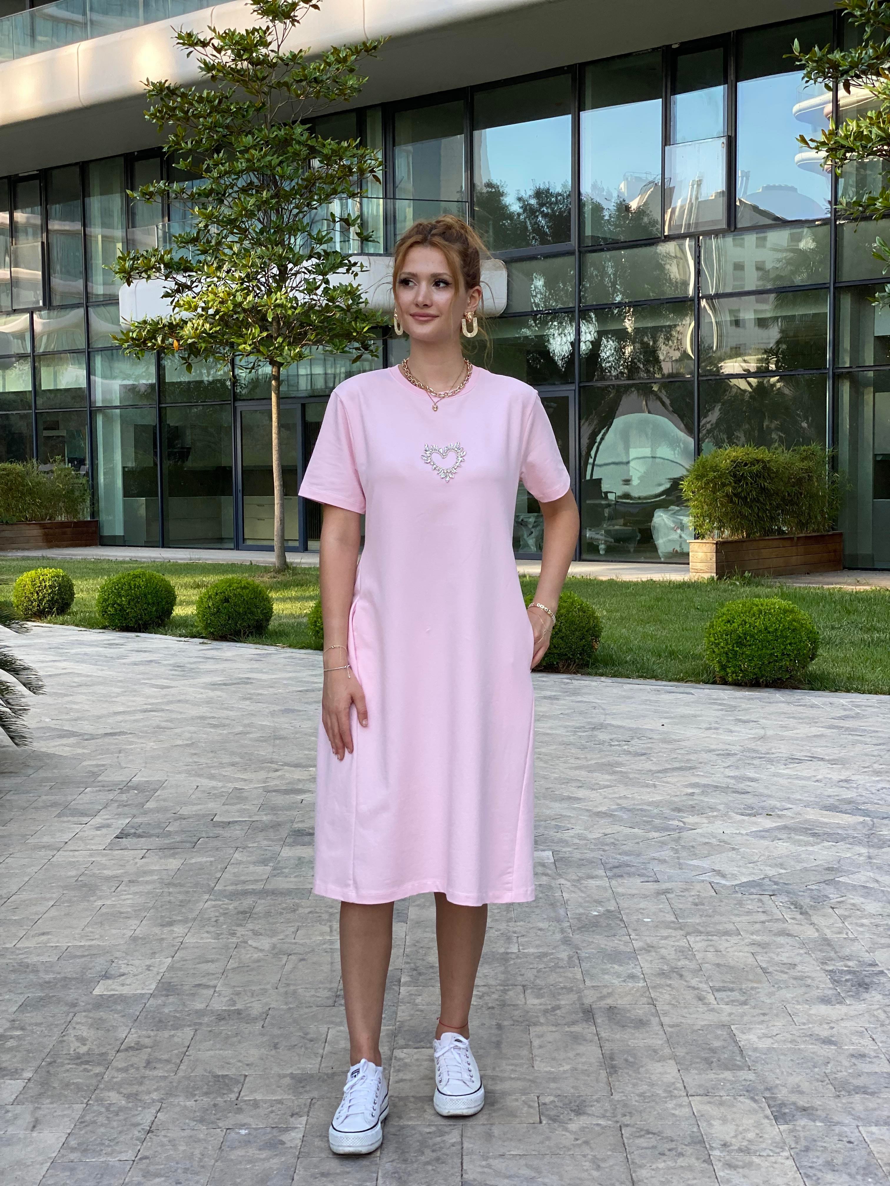 Pembe Cepli Taş Kalpli Basic Midi Boy Kadın Elbise