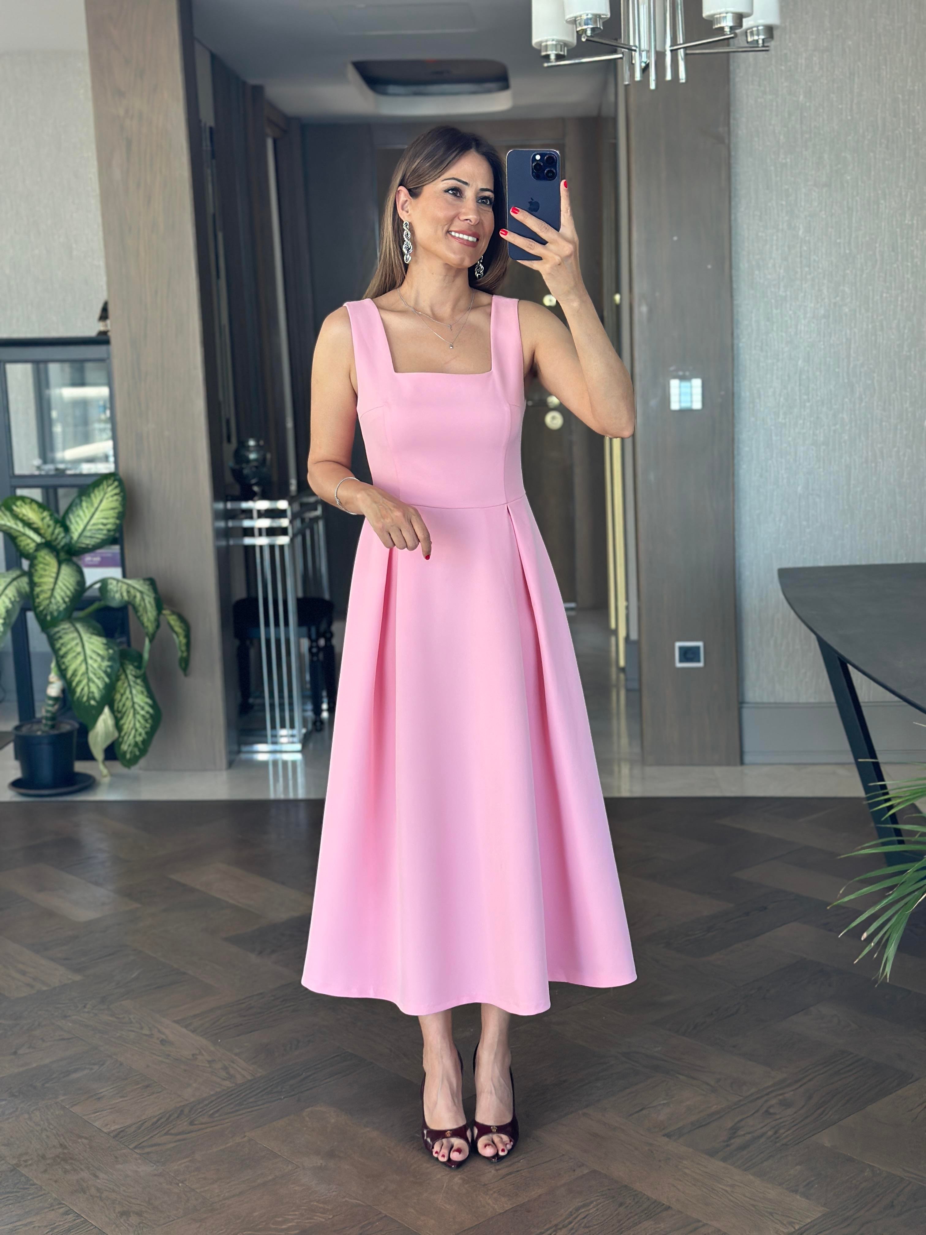 Pembe Kare Yaka Kalın Askılı Arkası Fermuarlı Kadın Midi Boy Elbise 