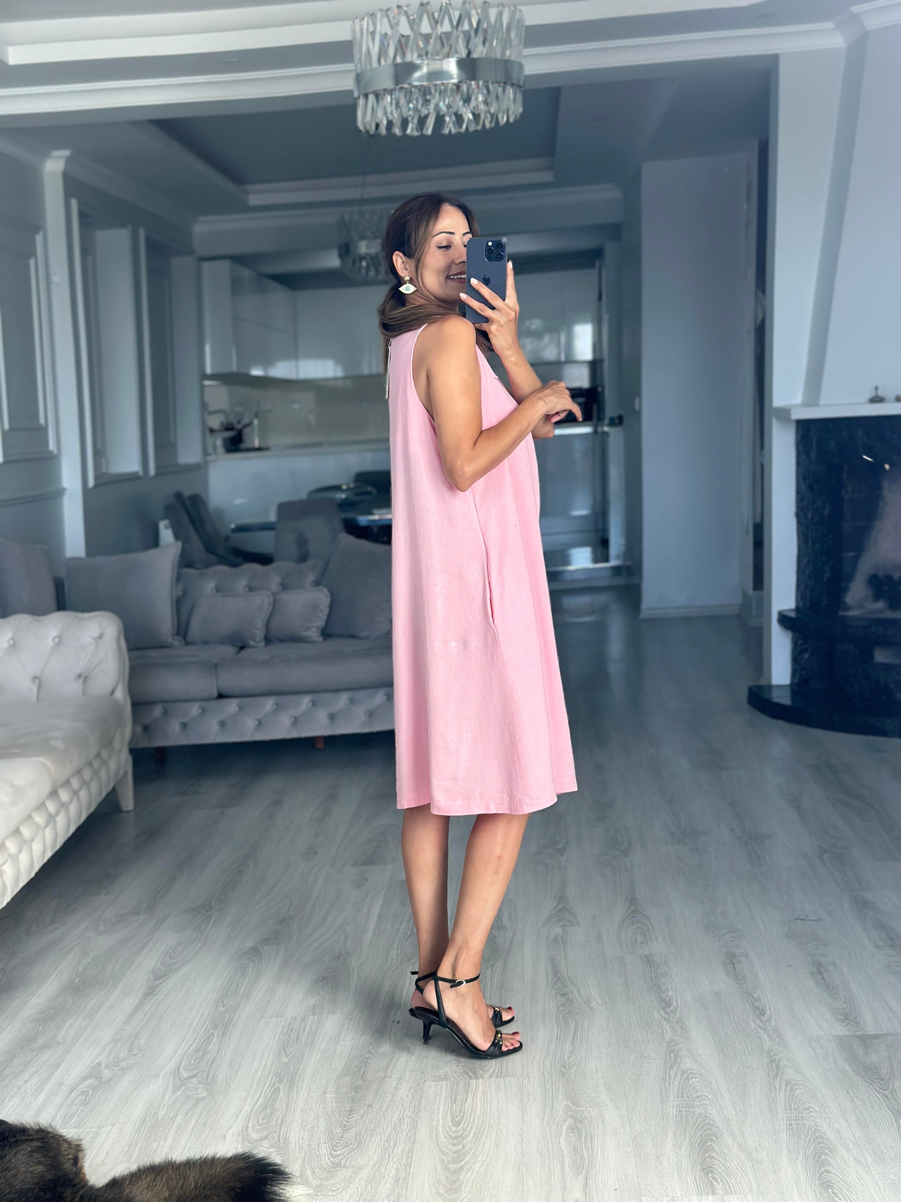 Pembe Keten Önü Pensli V Yaka Sıfır Kol Cepli Kadın Midi Boy Elbise