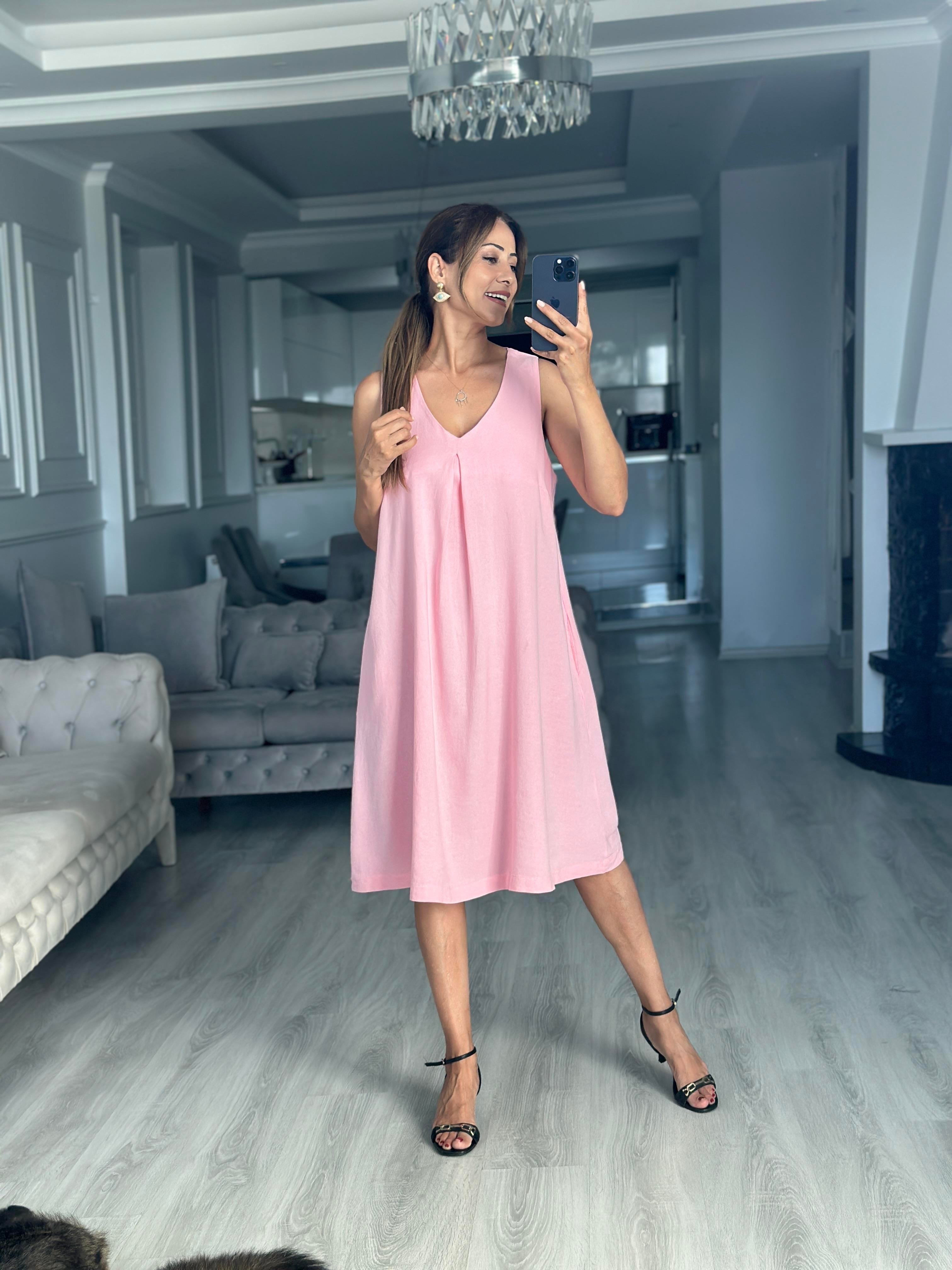 Pembe Keten Önü Pensli V Yaka Sıfır Kol Cepli Kadın Midi Boy Elbise