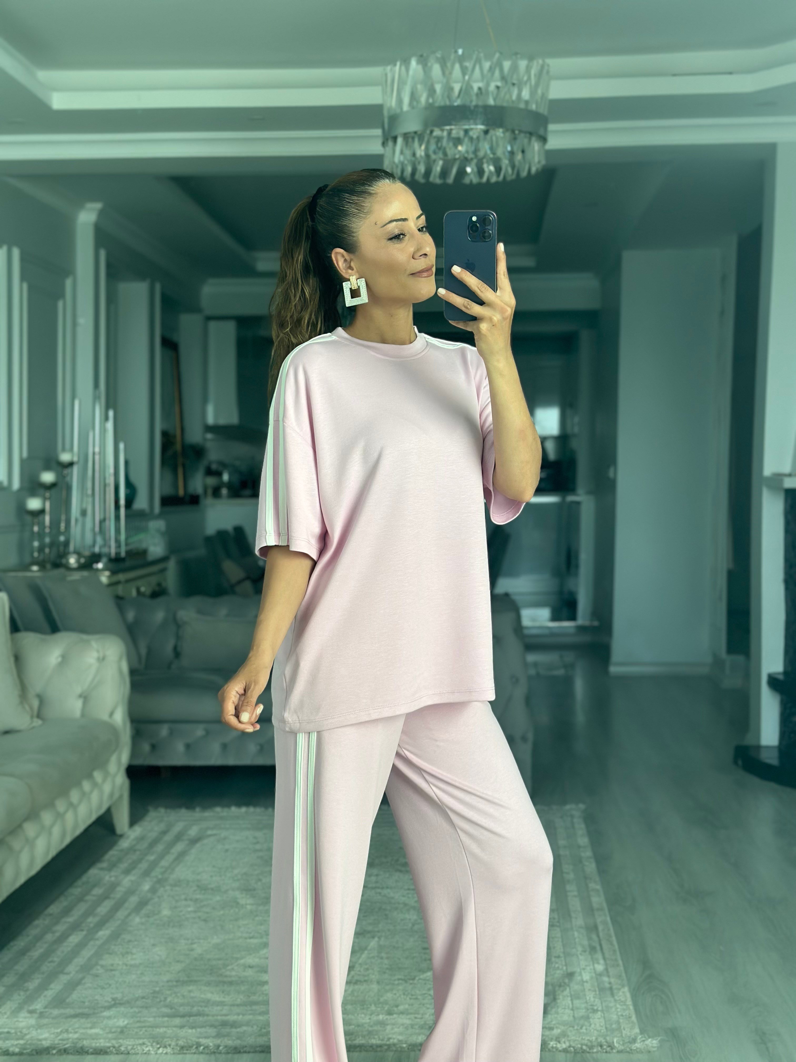 Pembe Şerit Detaylı Kadın Eşofman Takımı