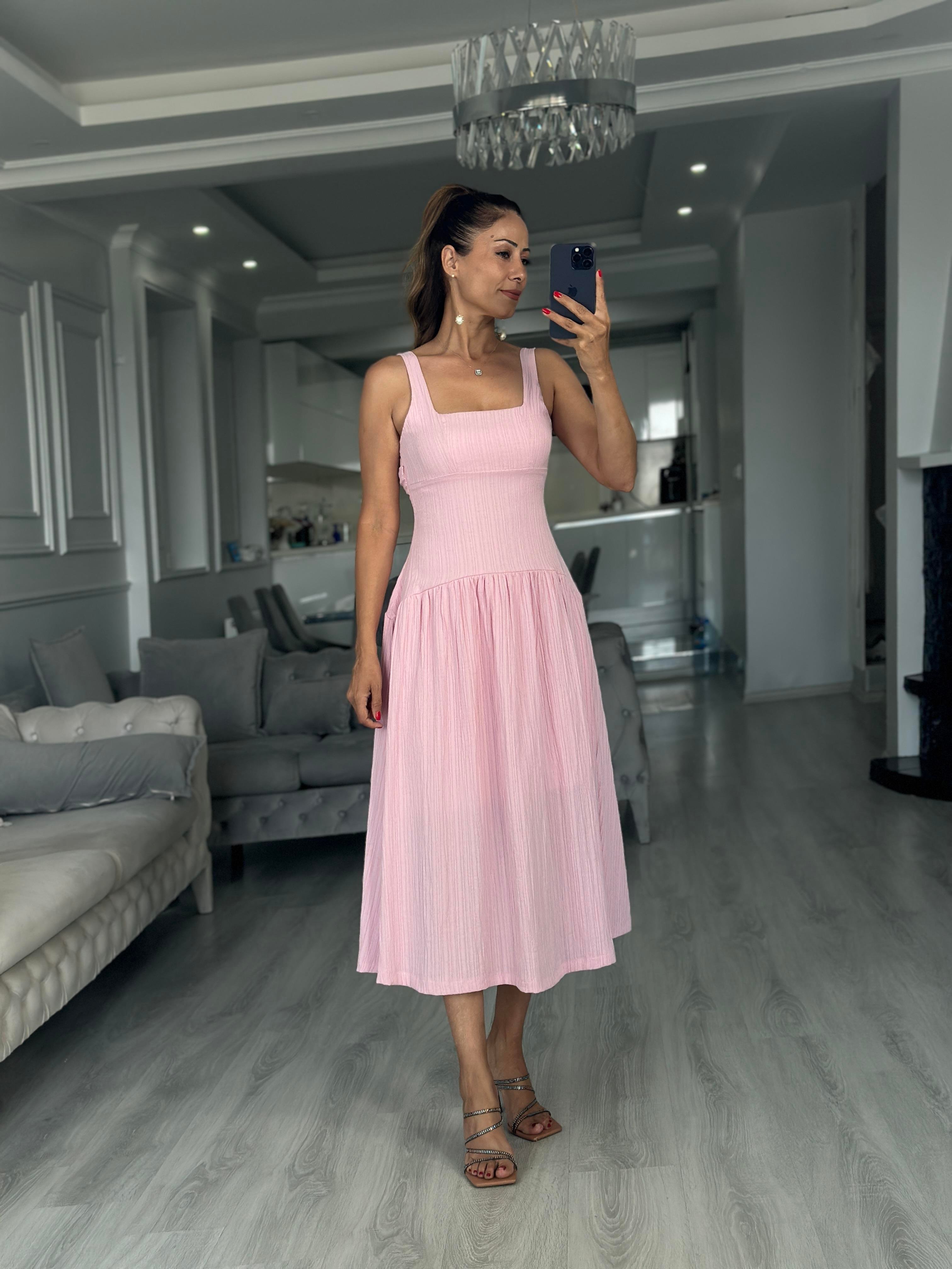 Pembe Sırt Dekolteli Kalın Askılı Midi Boy Kadın Elbise 