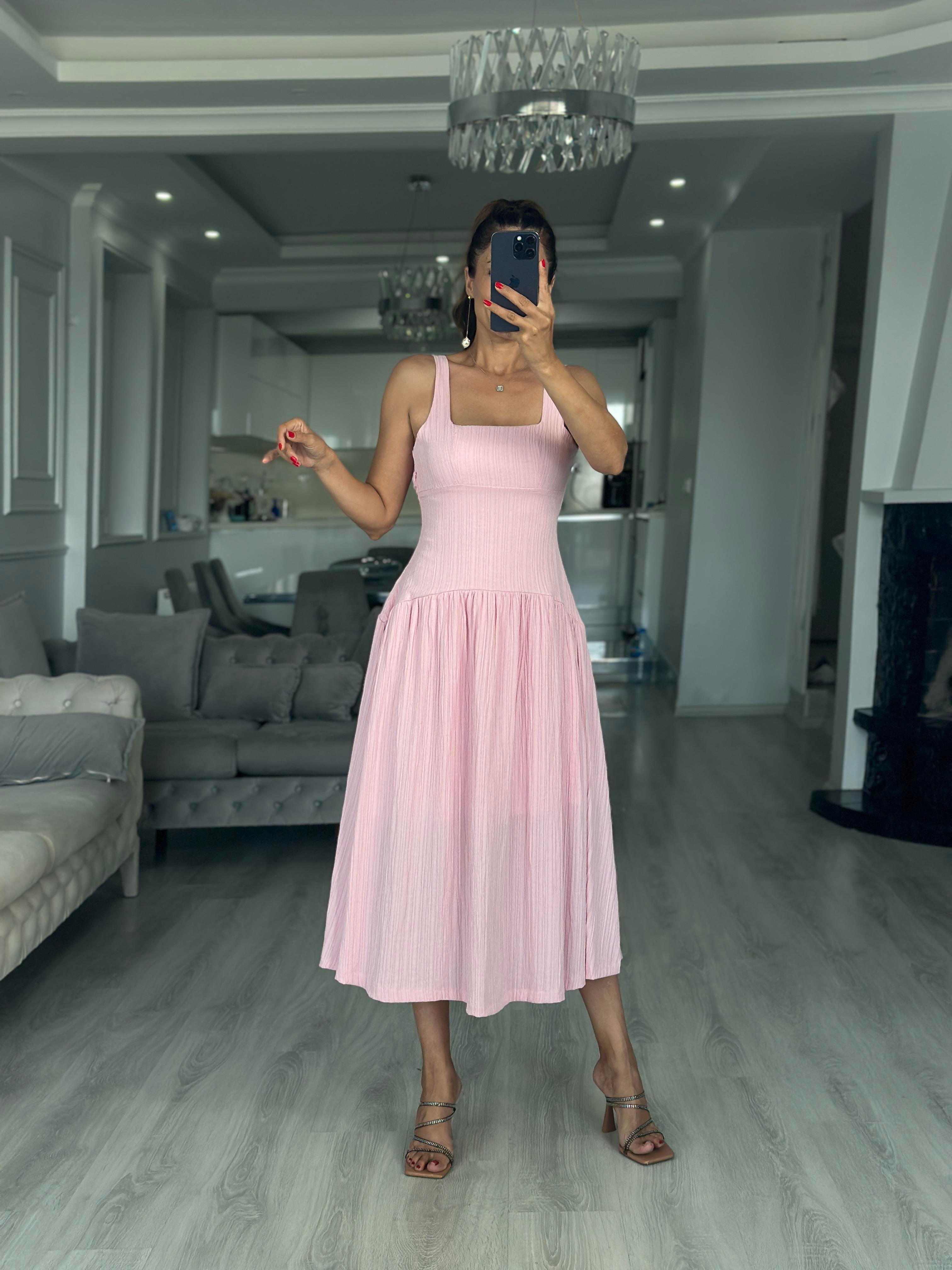 Pembe Sırt Dekolteli Kalın Askılı Midi Boy Kadın Elbise 