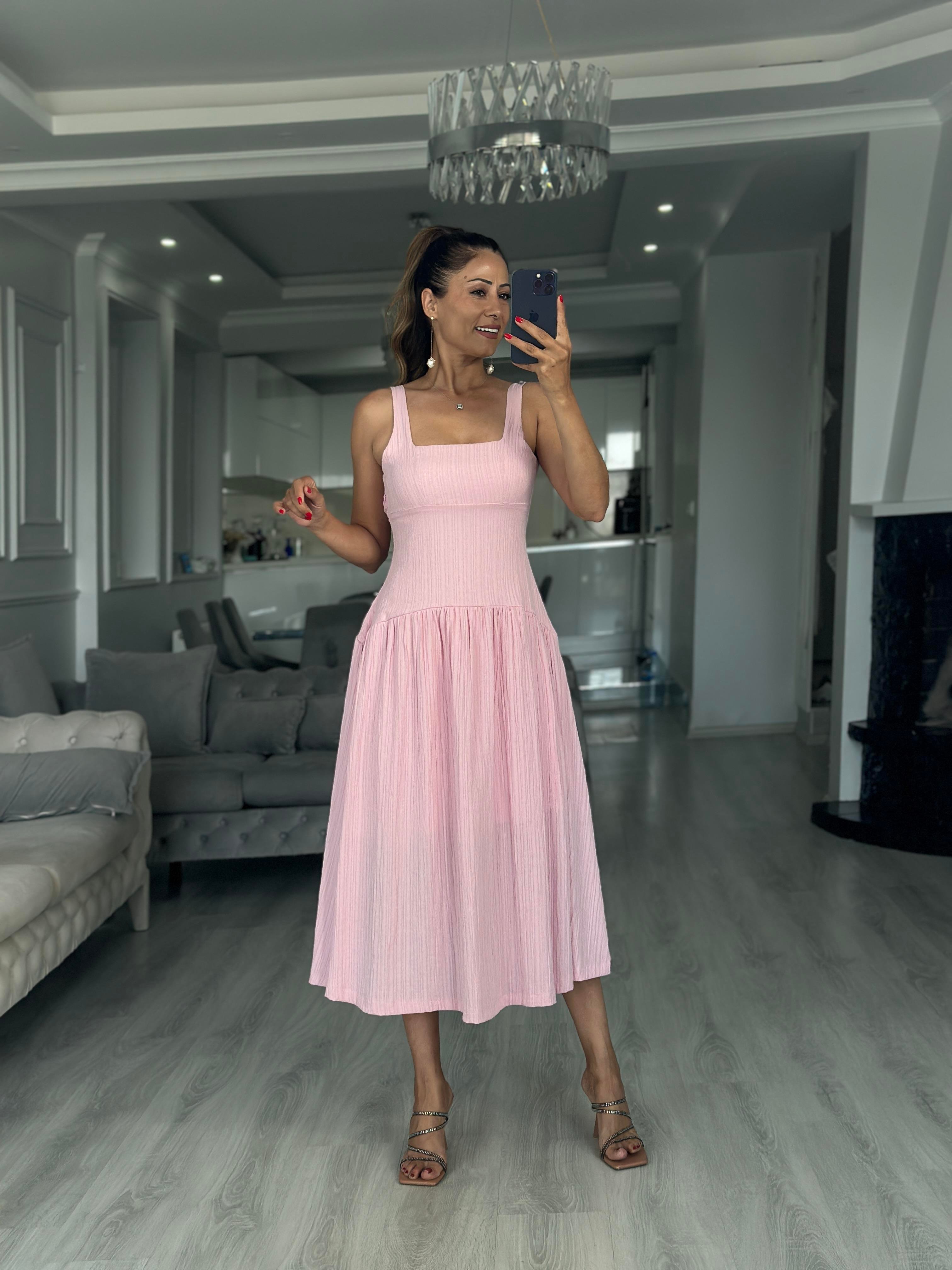 Pembe Sırt Dekolteli Kalın Askılı Midi Boy Kadın Elbise 