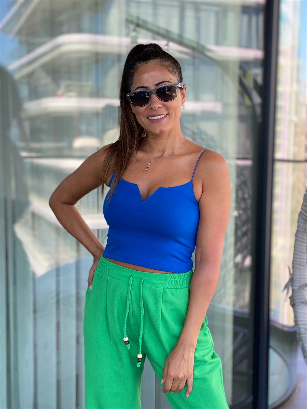 Saks Önü V Dekolteli İp Askılı Kadın Crop