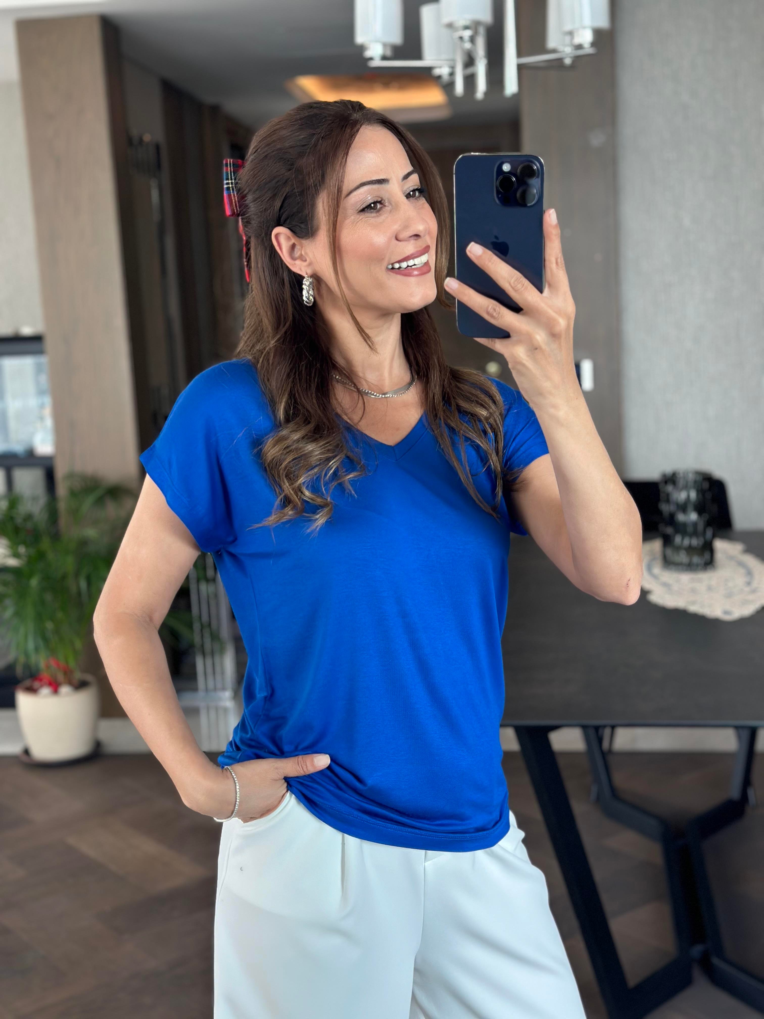 Saks V Yaka Kısa Yarasa Kol Basic Kadın T-Shirt