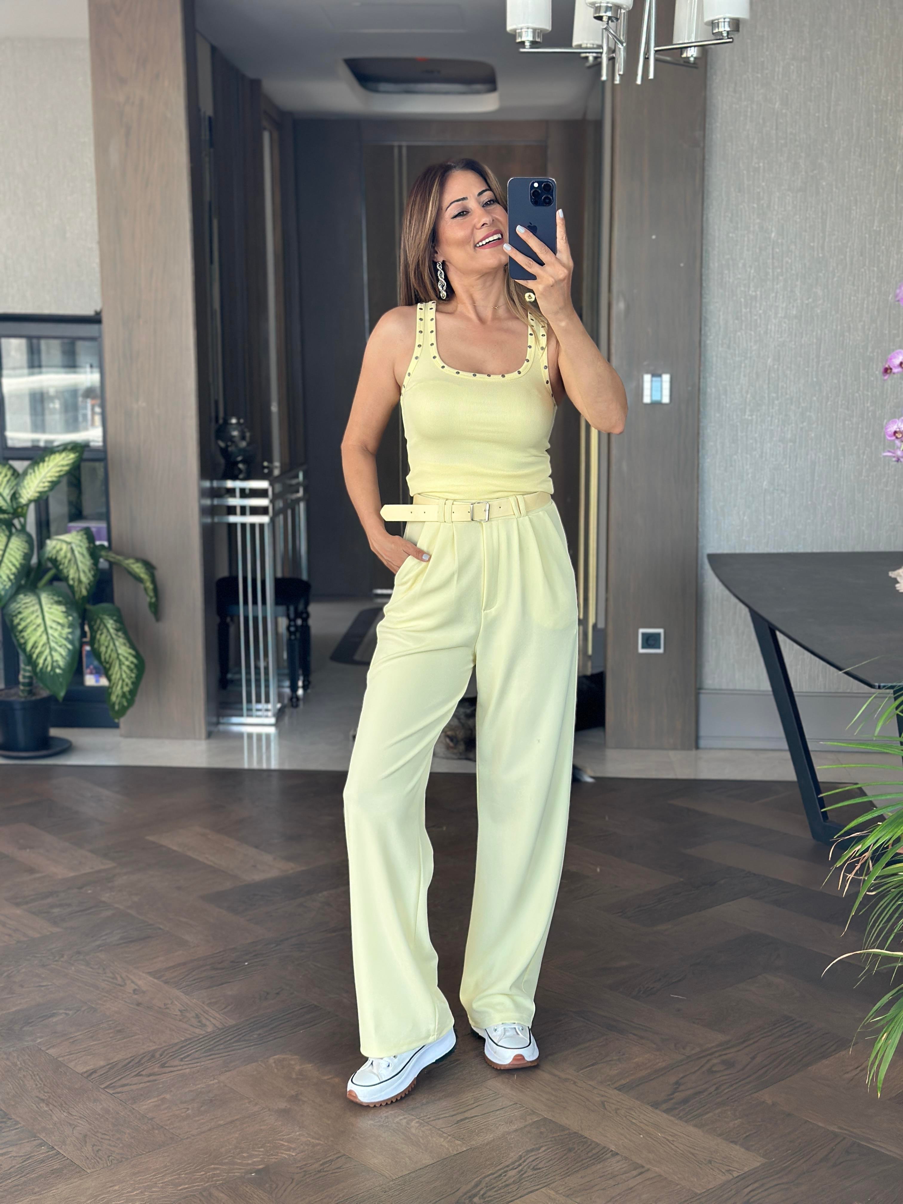 Sarı Çift Pileli Kemerli Likralı Krep Kadın Pantolon