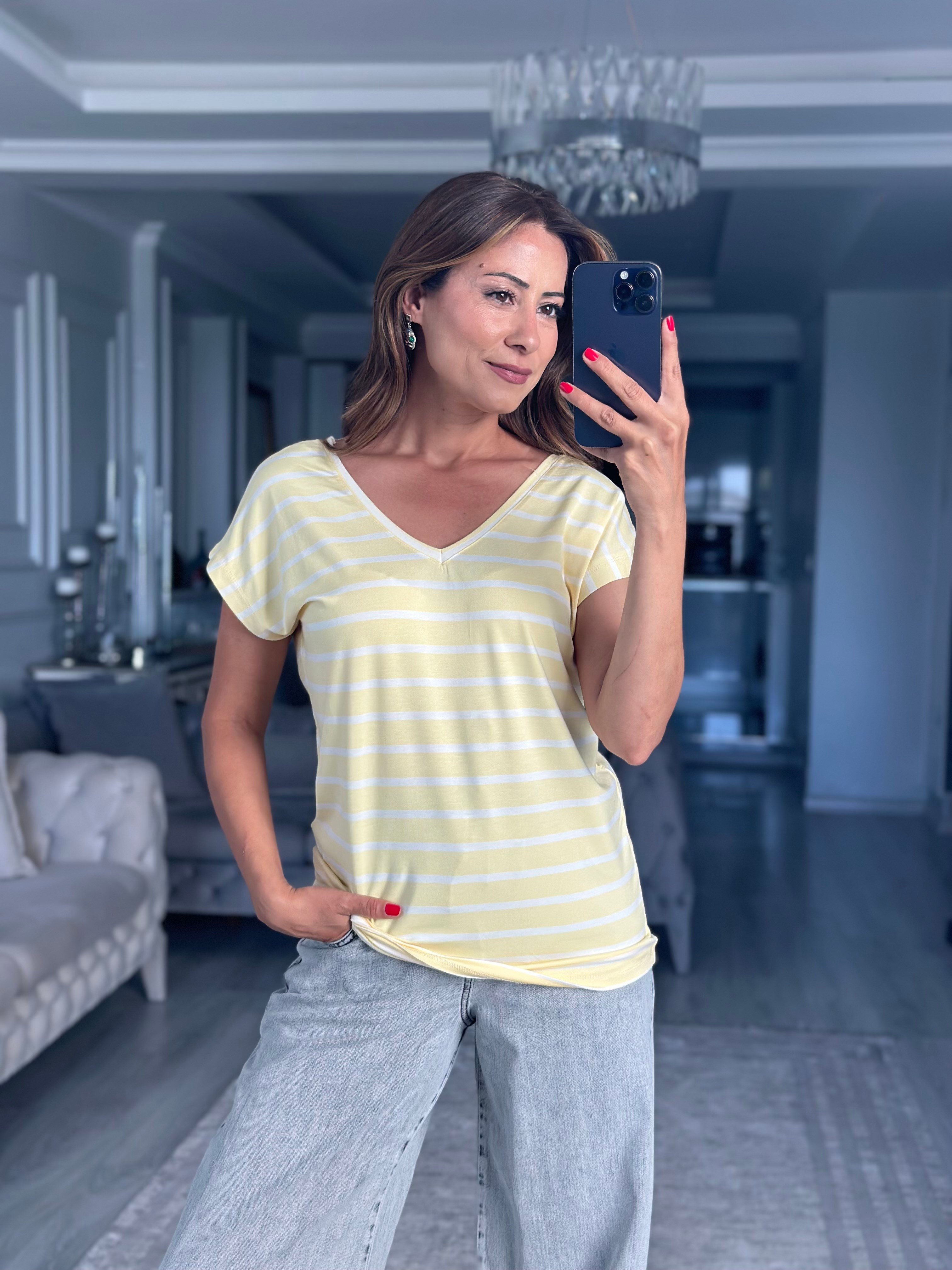 Sarı Çizgili Ön Arka V Yaka Kısa Kol Kadın T-Shirt