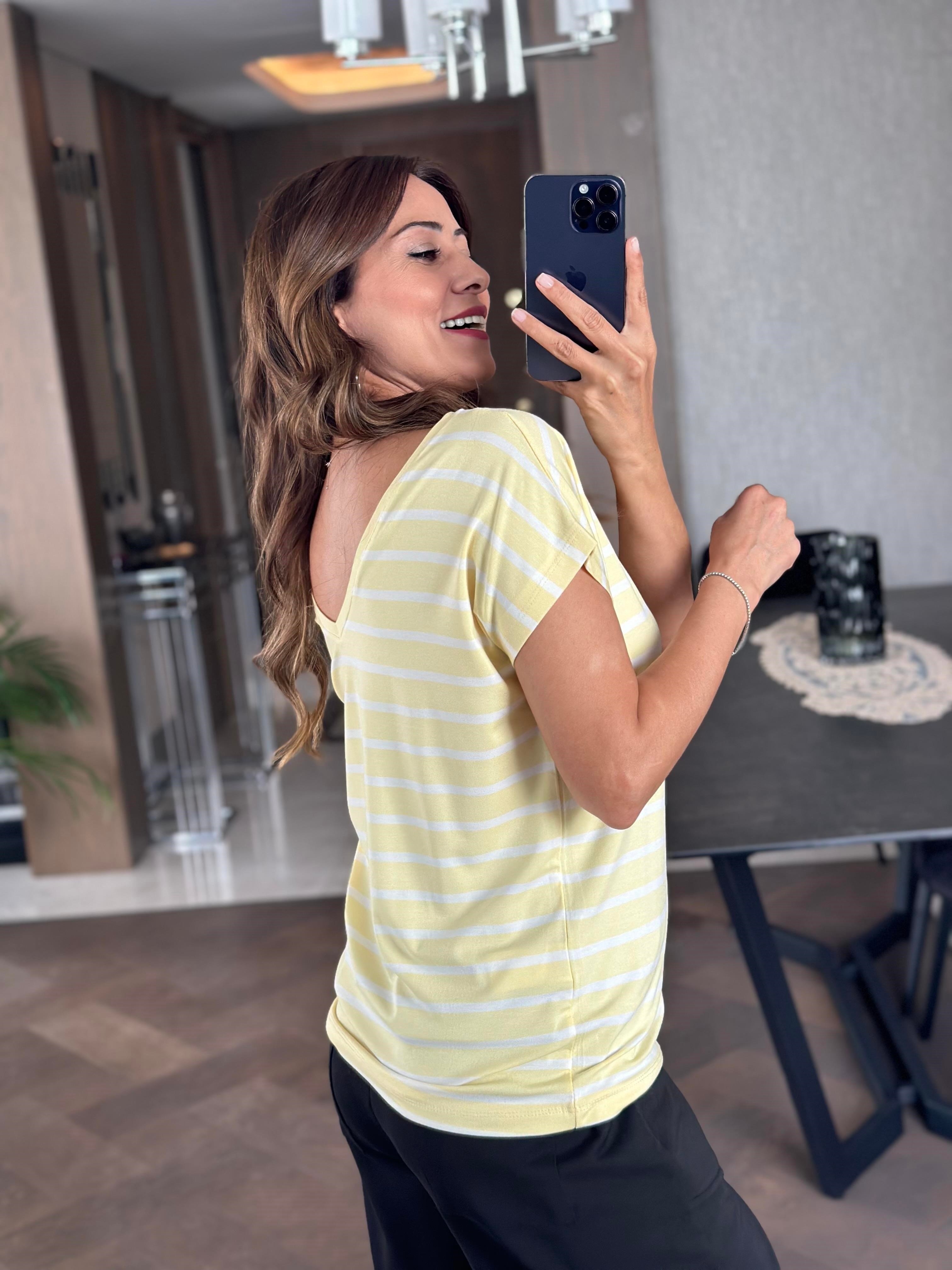 Sarı Çizgili Ön Arka V Yaka Kısa Yarasa Kol Kadın T-Shirt