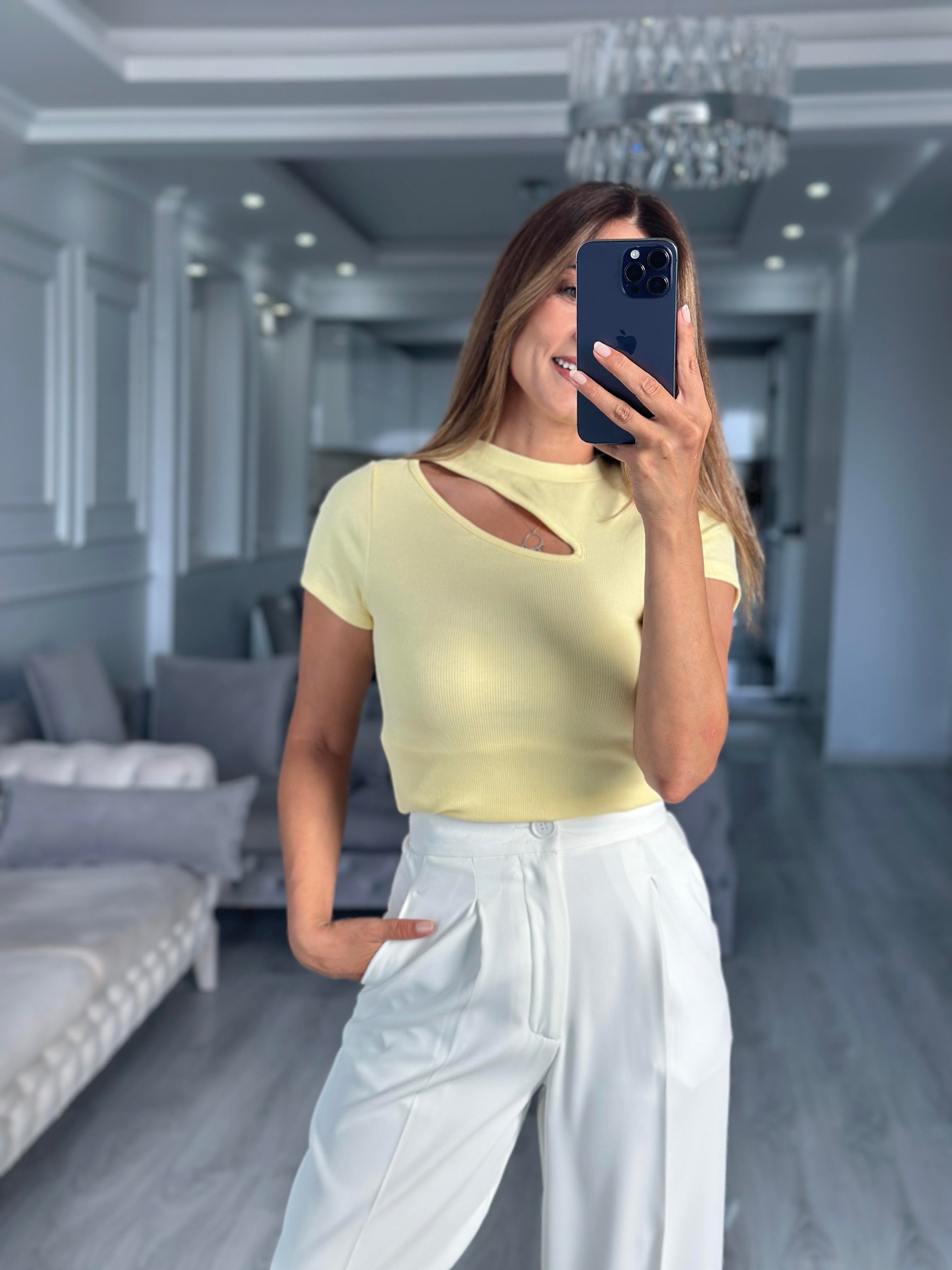 Sarı Önü Dekolteli Kısa Kol Bisiklet Yaka Kadın Body