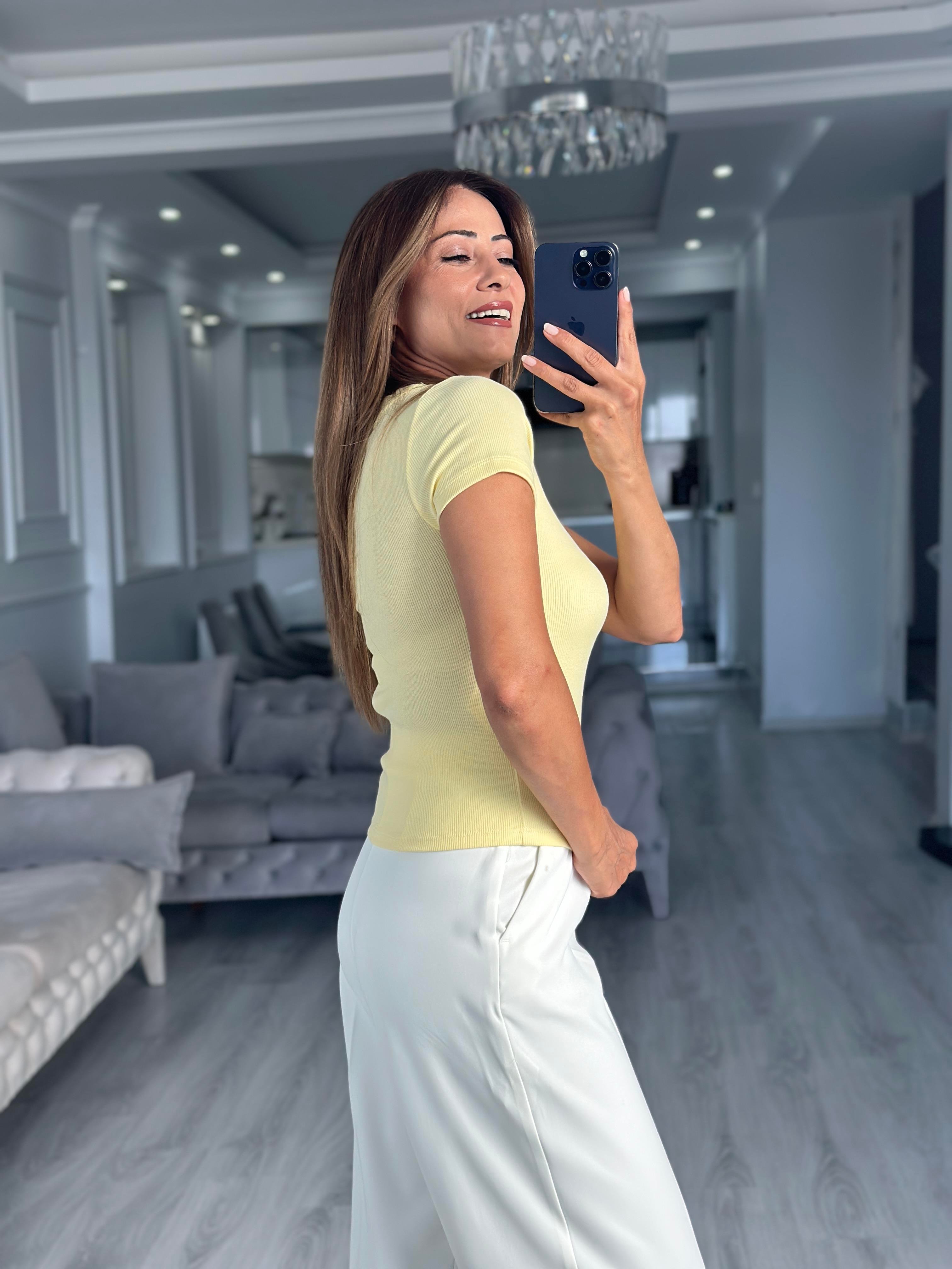 Sarı Önü Dekolteli Kısa Kol Bisiklet Yaka Kadın Body