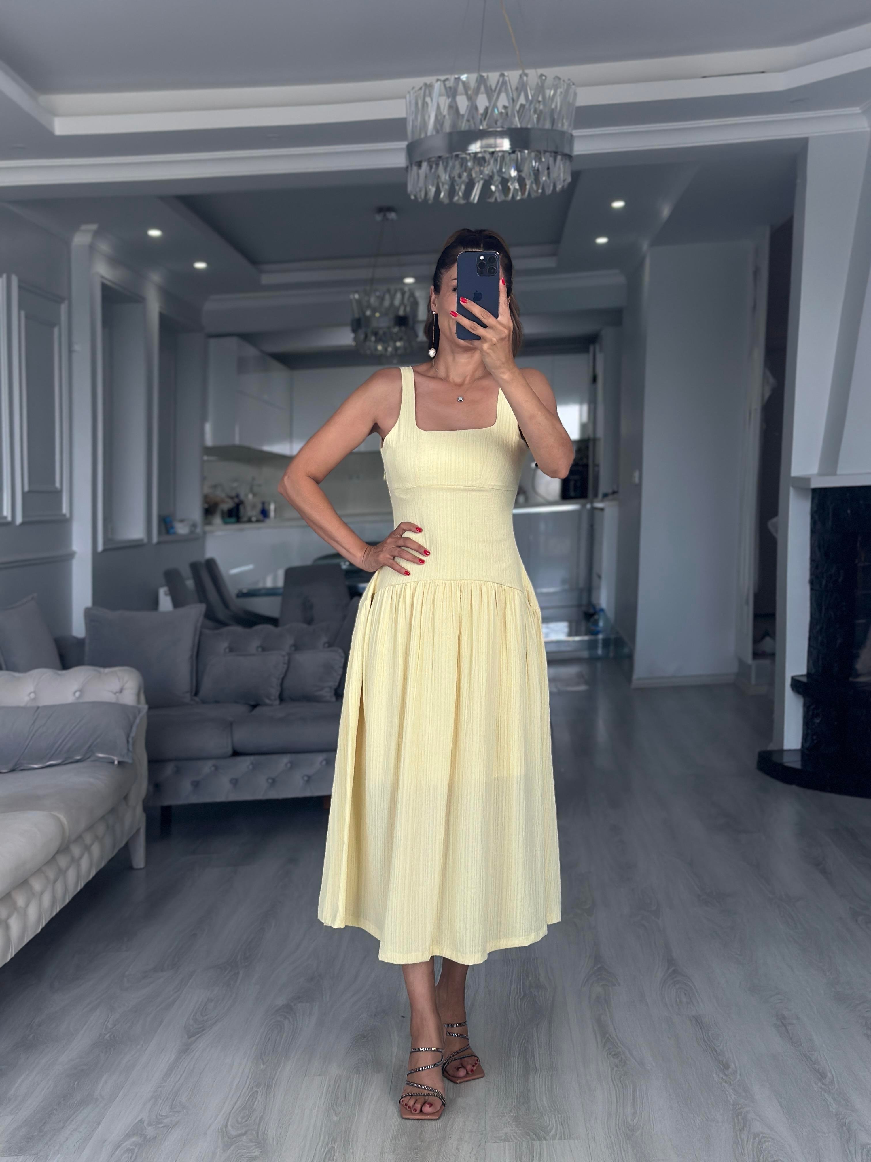 Sarı Sırt Dekolteli Kalın Askılı Midi Boy Kadın Elbise 