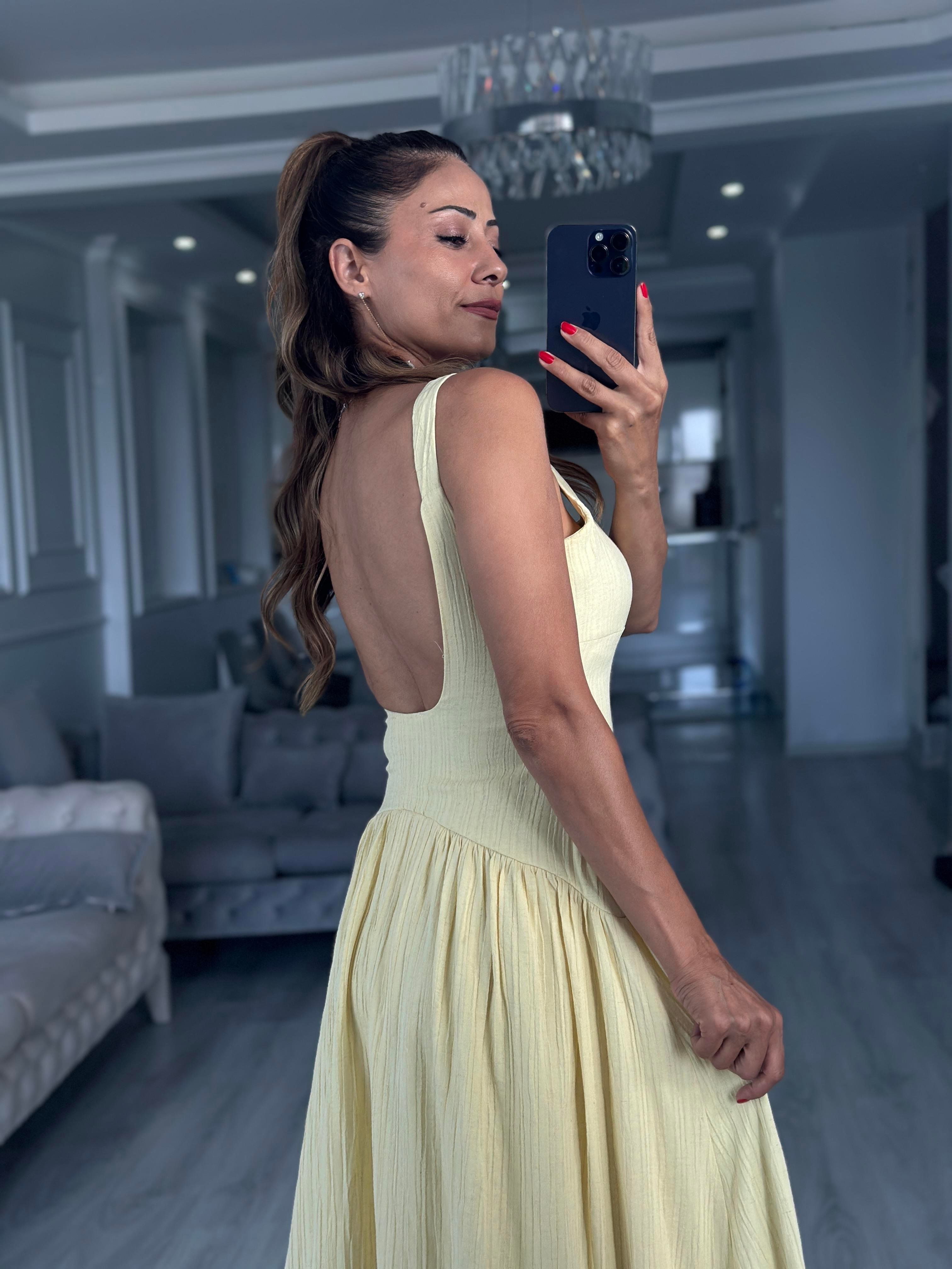 Sarı Sırt Dekolteli Kalın Askılı Midi Boy Kadın Elbise 