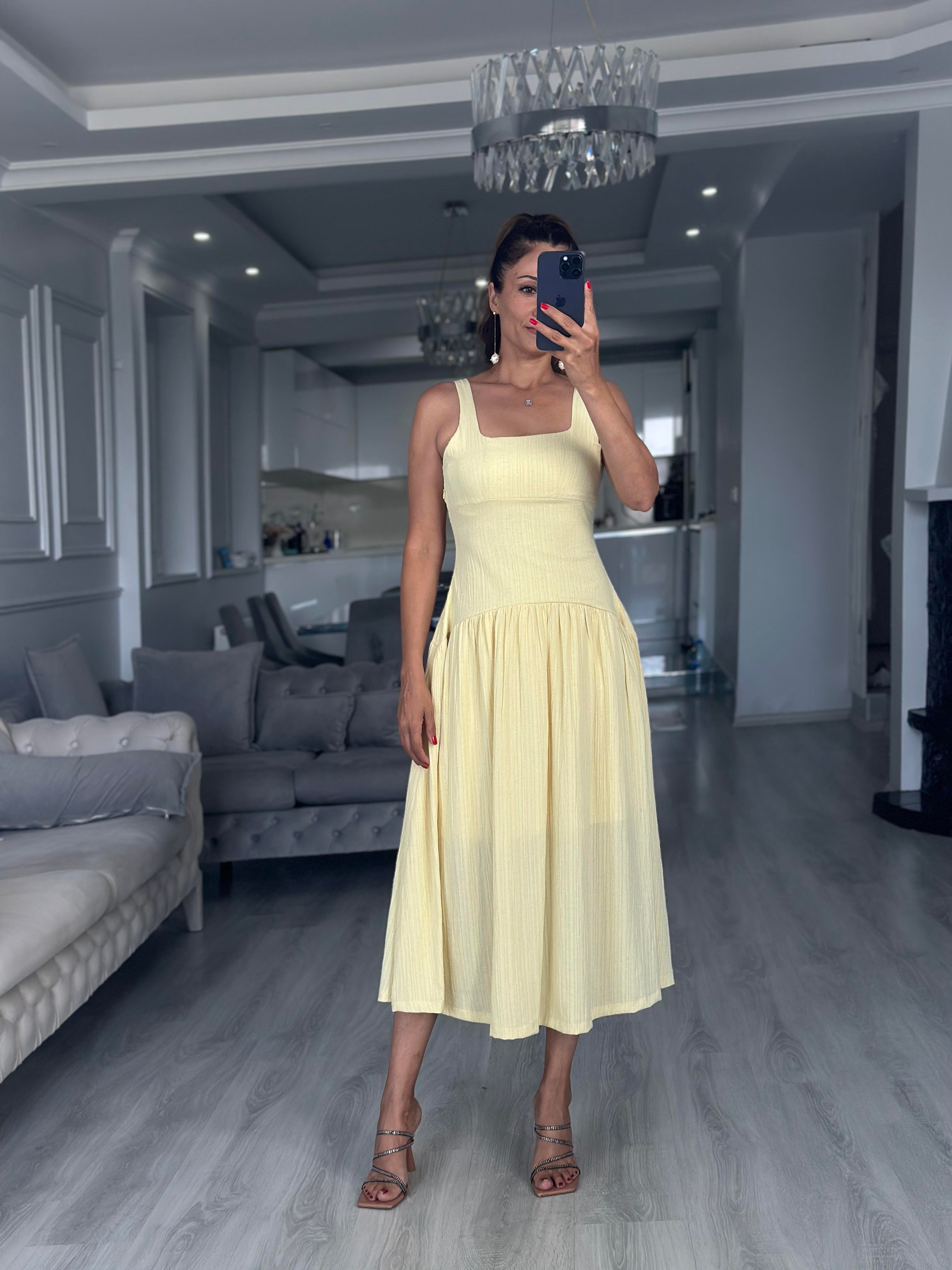 Sarı Sırt Dekolteli Kalın Askılı Midi Boy Kadın Elbise 
