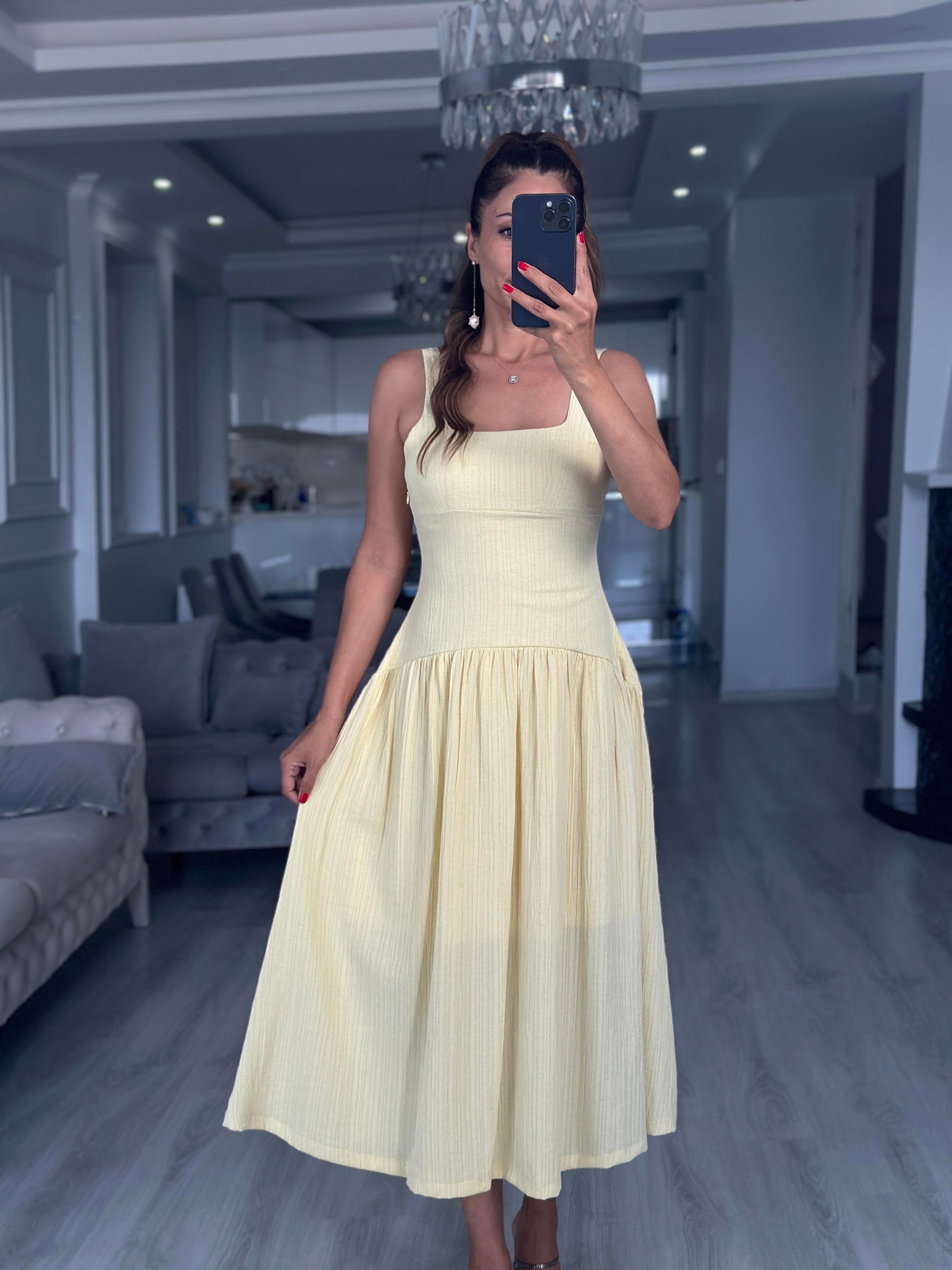 Sarı Sırt Dekolteli Kalın Askılı Midi Boy Kadın Elbise 