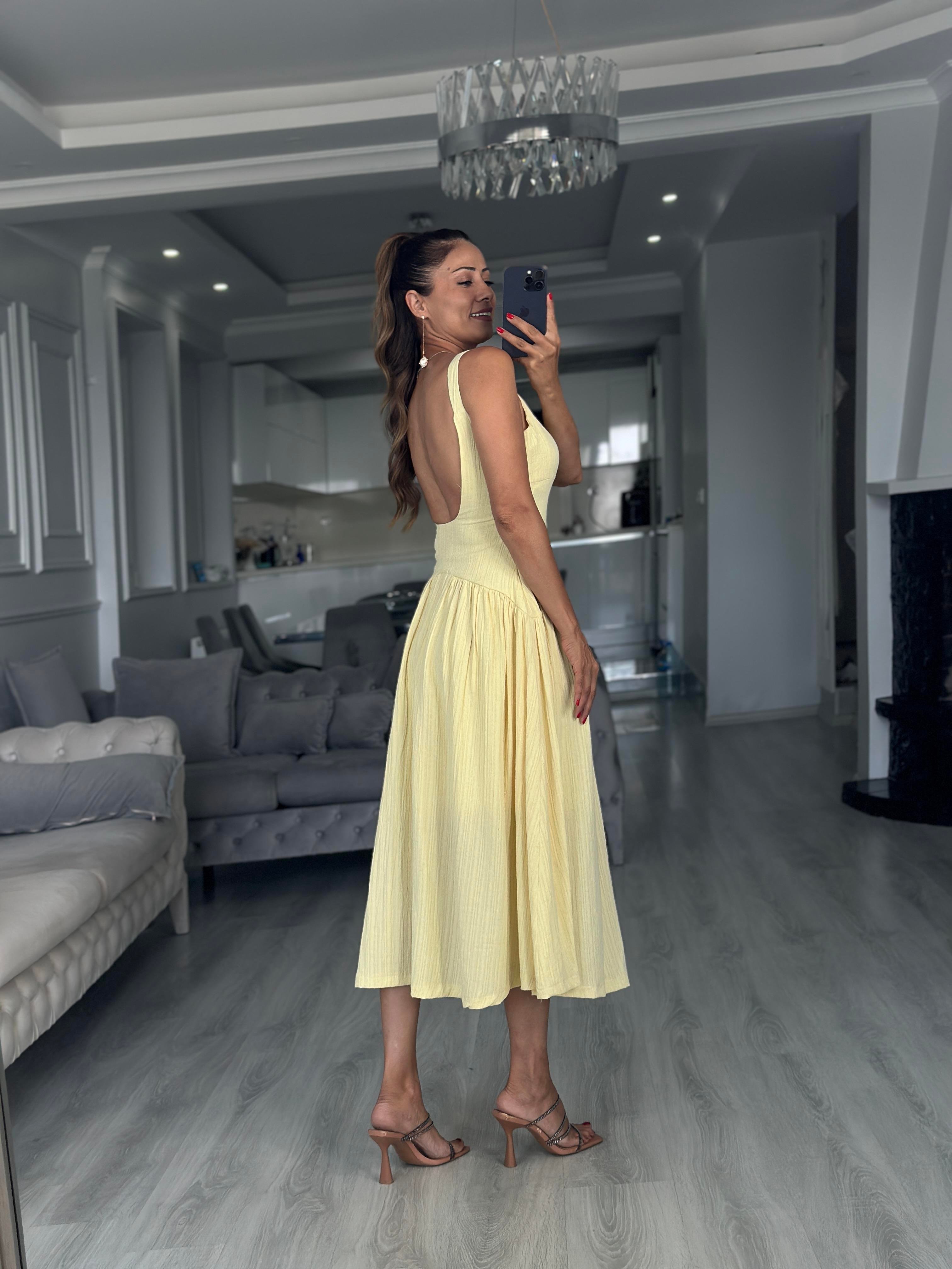 Sarı Sırt Dekolteli Kalın Askılı Midi Boy Kadın Elbise 