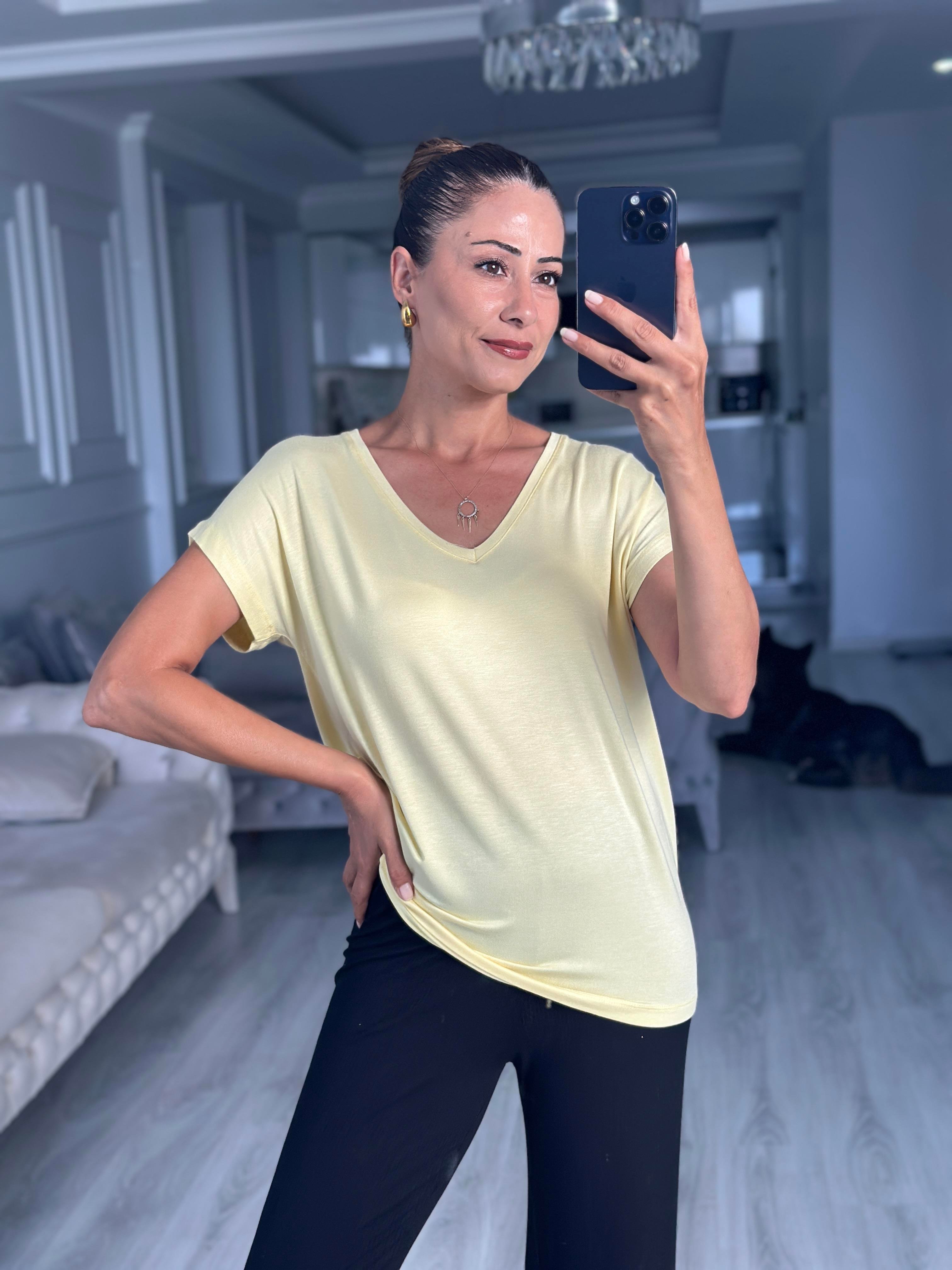 Sarı V Yaka Kısa Yarasa Kol Basic Kadın T-Shirt