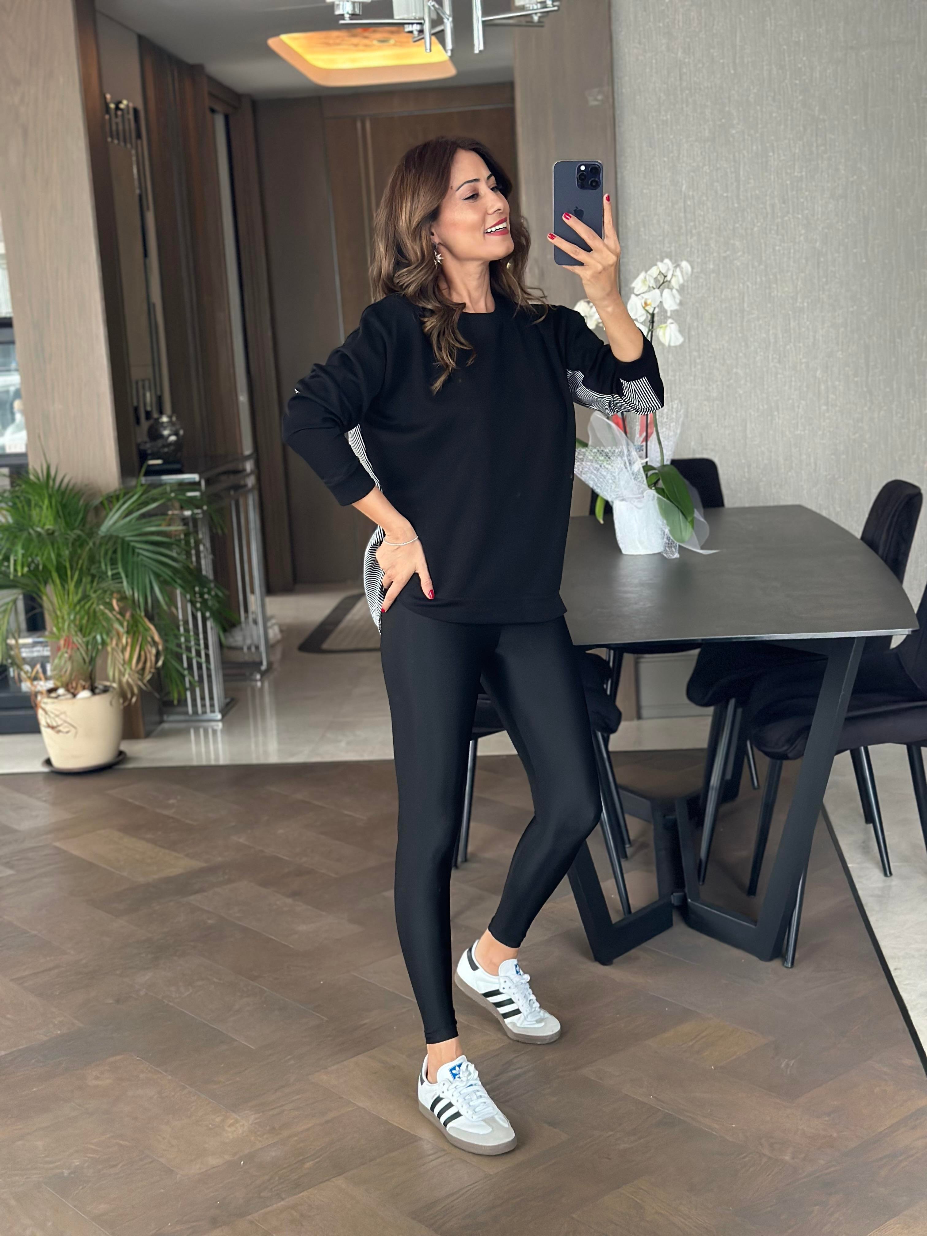 Siyah Arkası Çizgili Bisiklet Yaka Kadın Sweatshirt