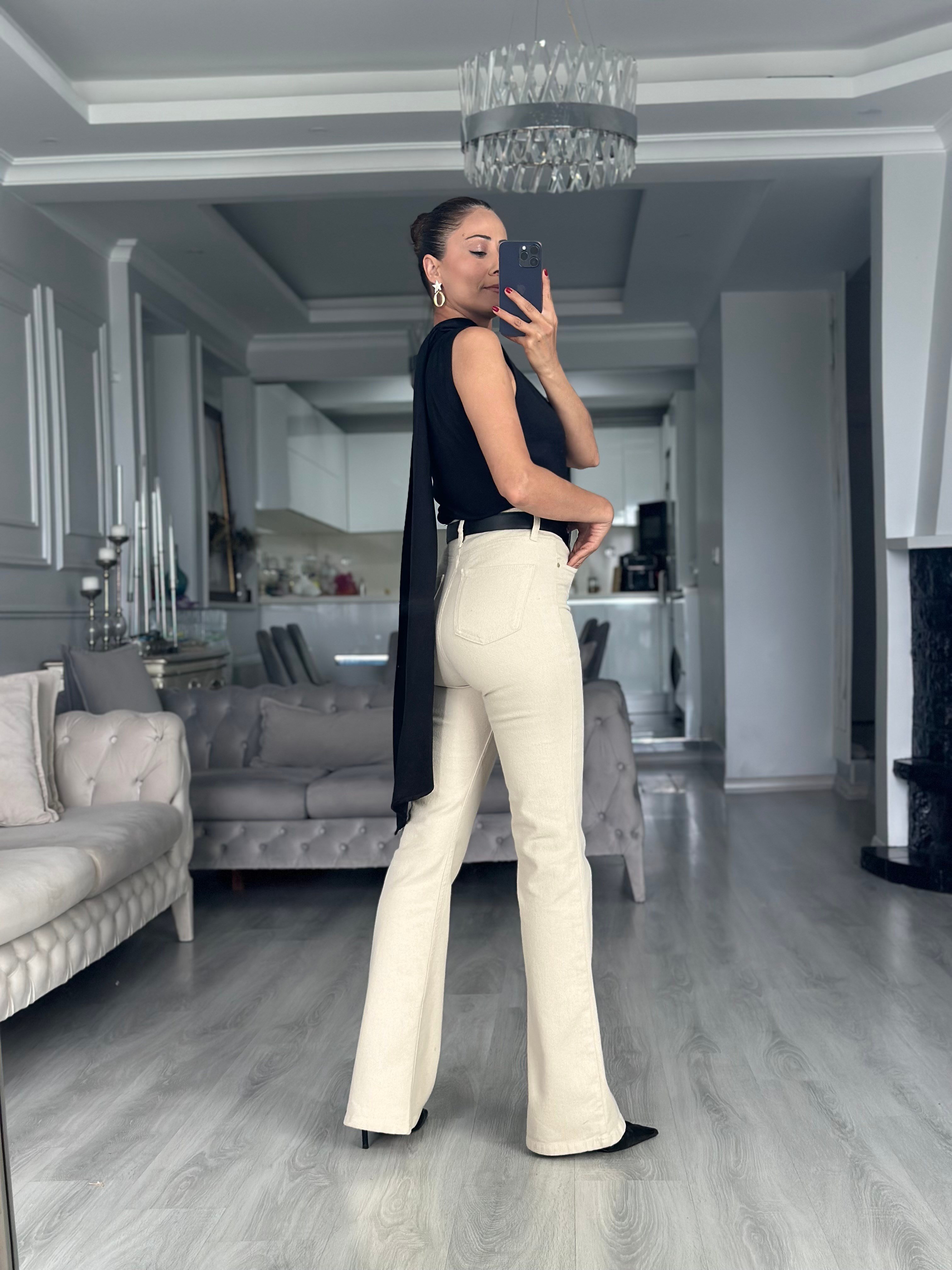 Siyah Asimetrik Yaka Boyundan Geçirmeli Kadın Bluz