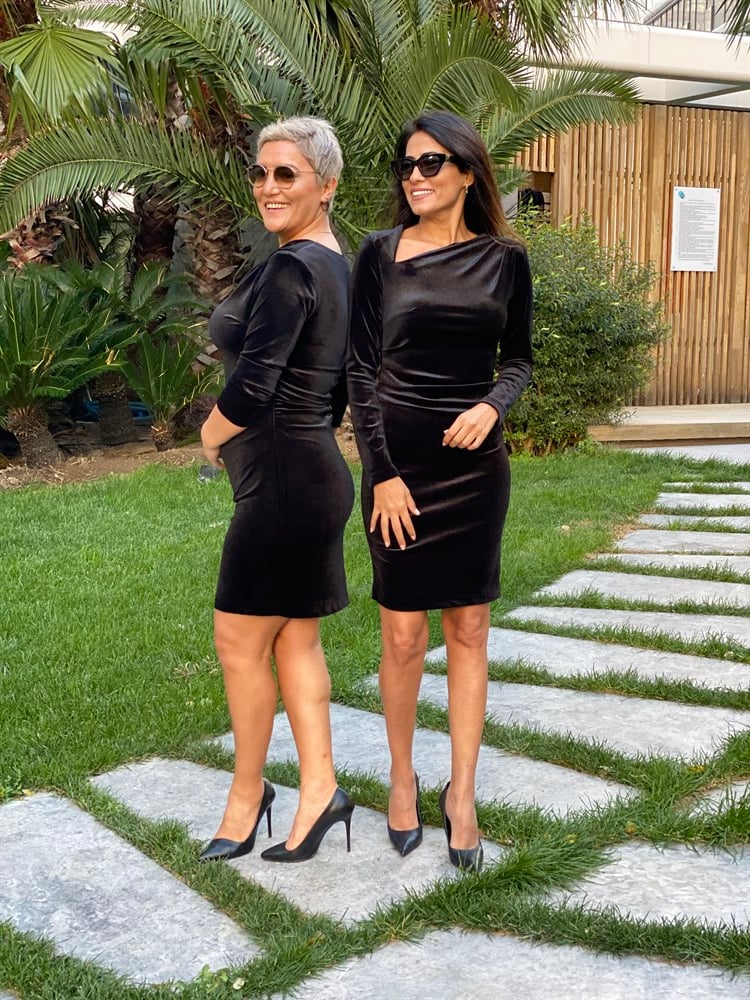 Siyah Asimetrik Yaka Vatkalı Kadife Kadın Elbise