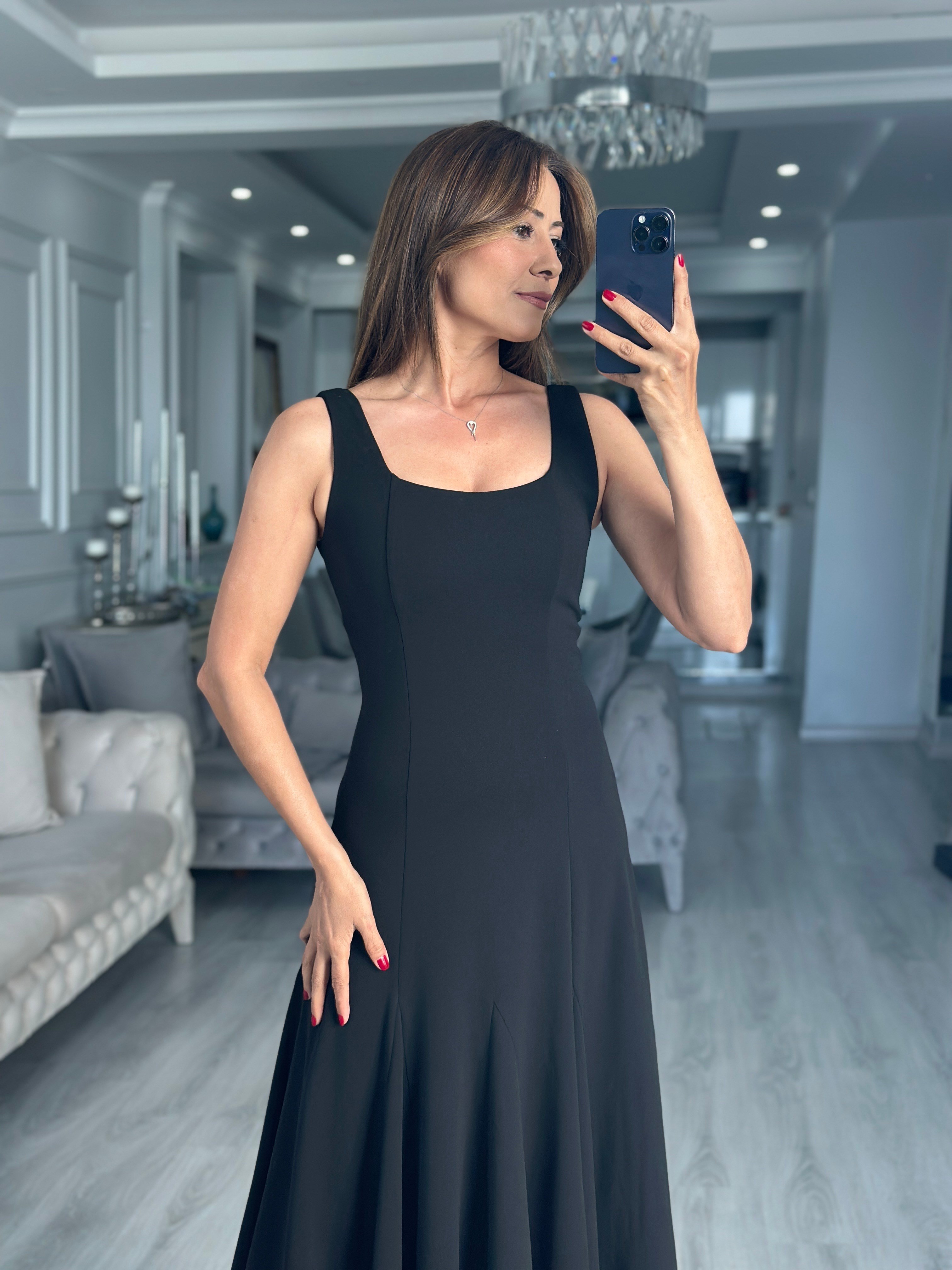 Siyah Askılı Eteği Volanlı Midi Boy Kadın Elbise 