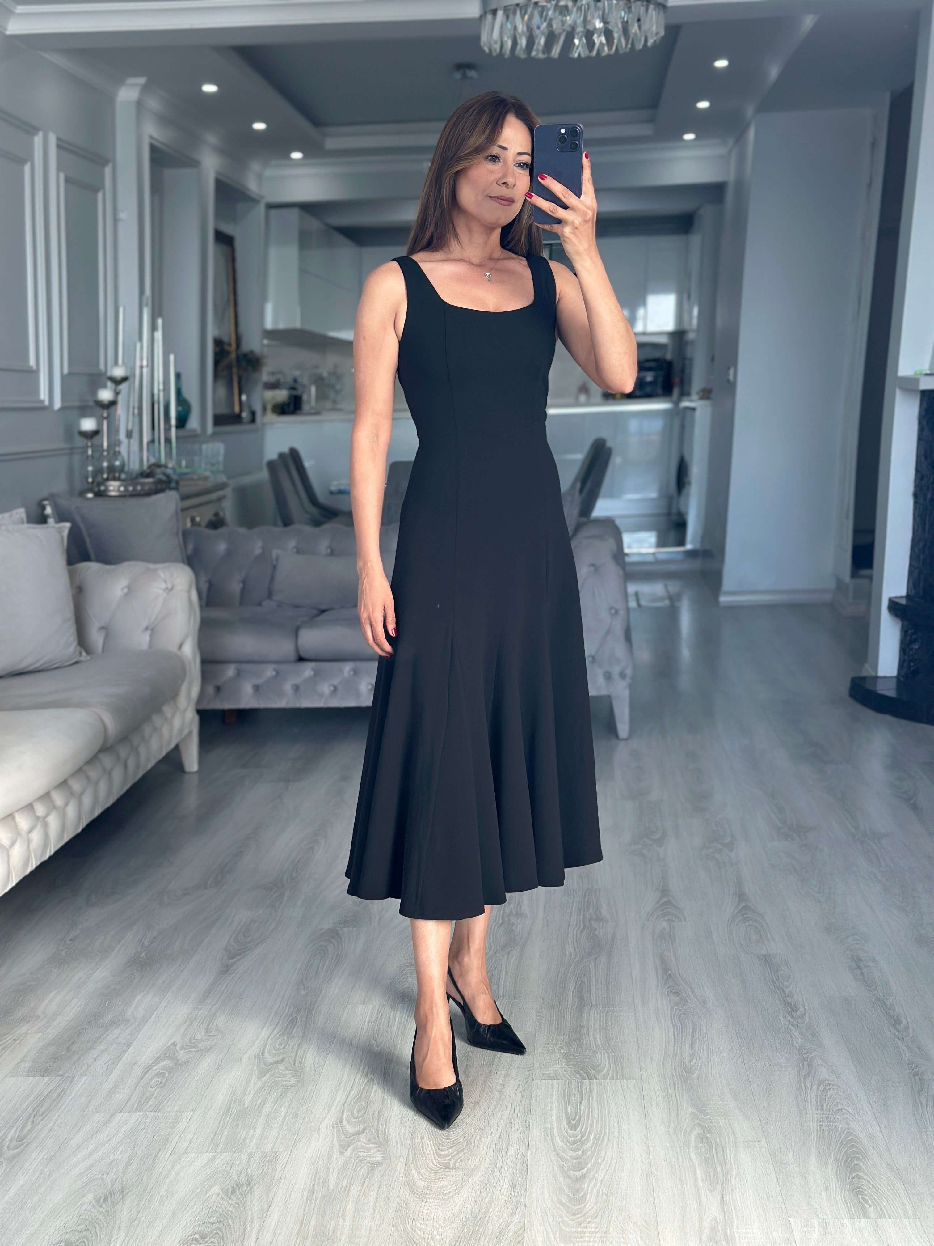 Siyah Askılı Eteği Volanlı Midi Boy Kadın Elbise 