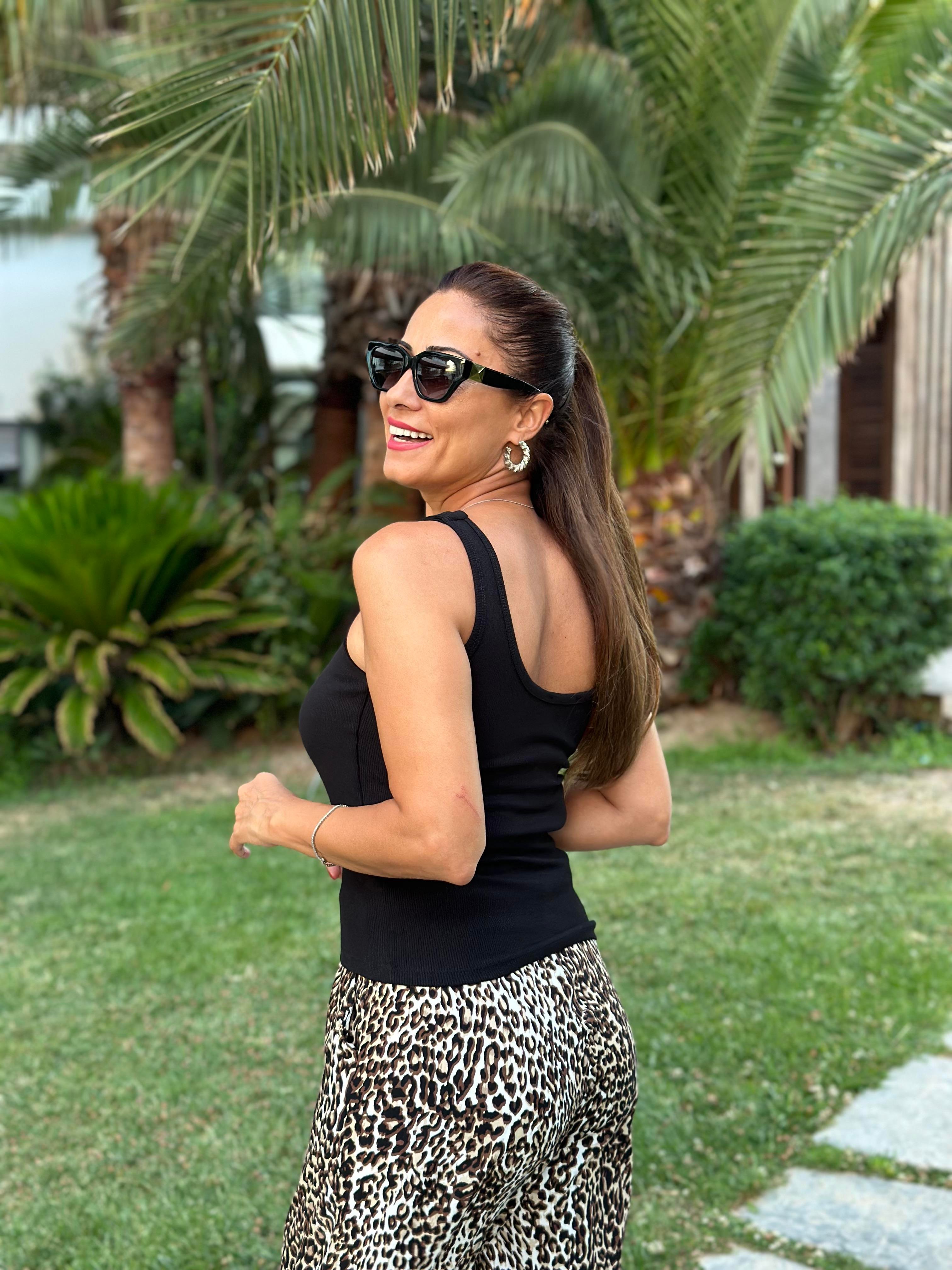 Siyah Askılı Yakası Gold V Demirli Kaşkorse Kadın Body