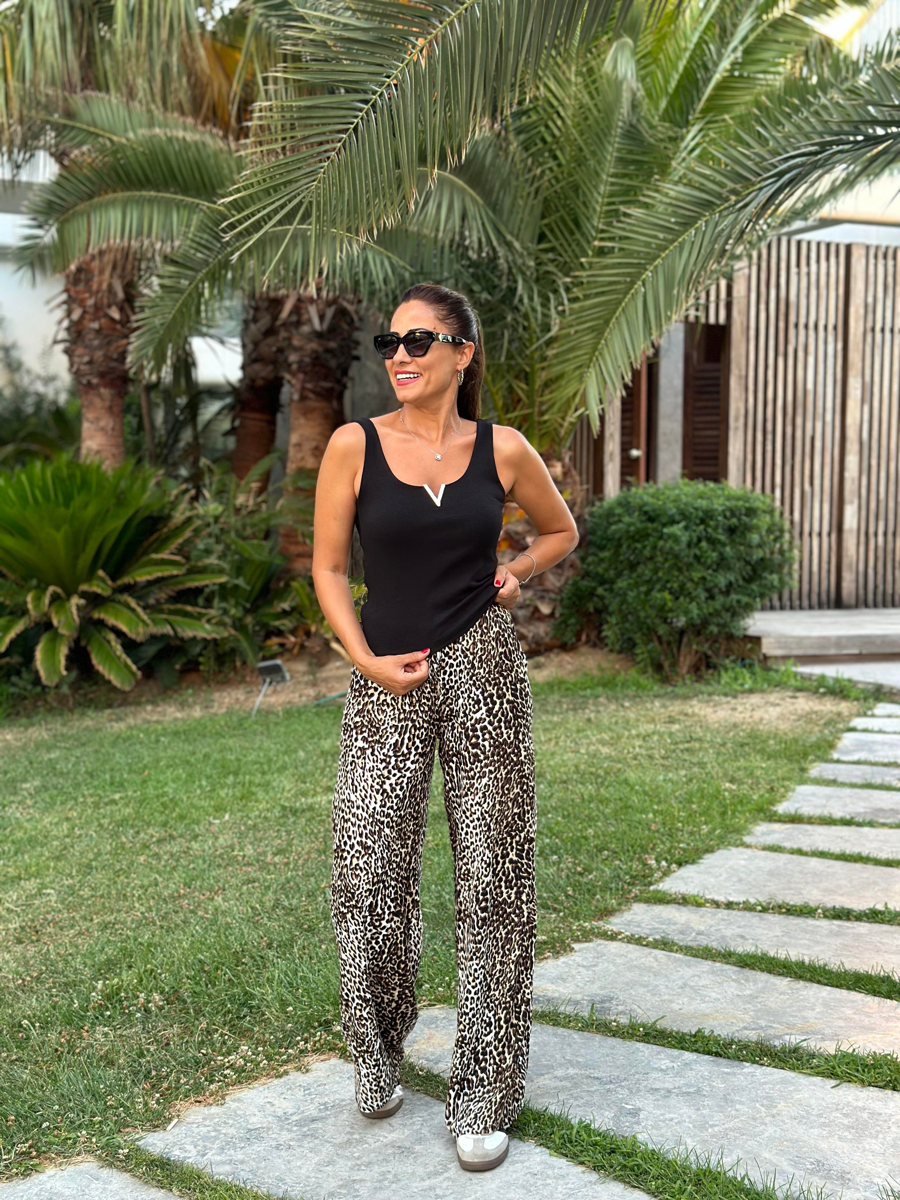 Siyah Askılı Yakası Gold V Demirli Kaşkorse Kadın Body