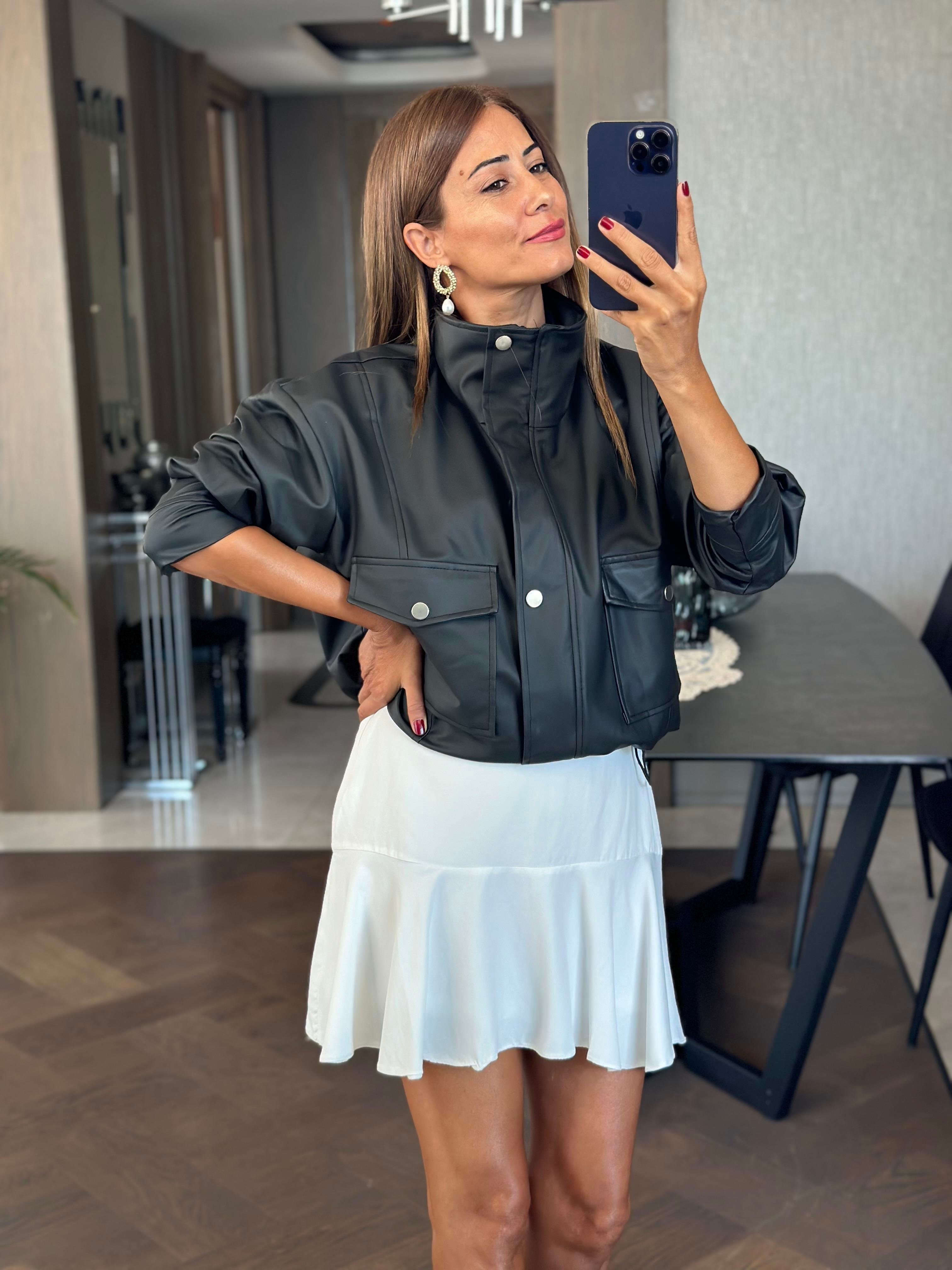 Siyah Ayarlanabilir Lastikli Fermuarlı Mont