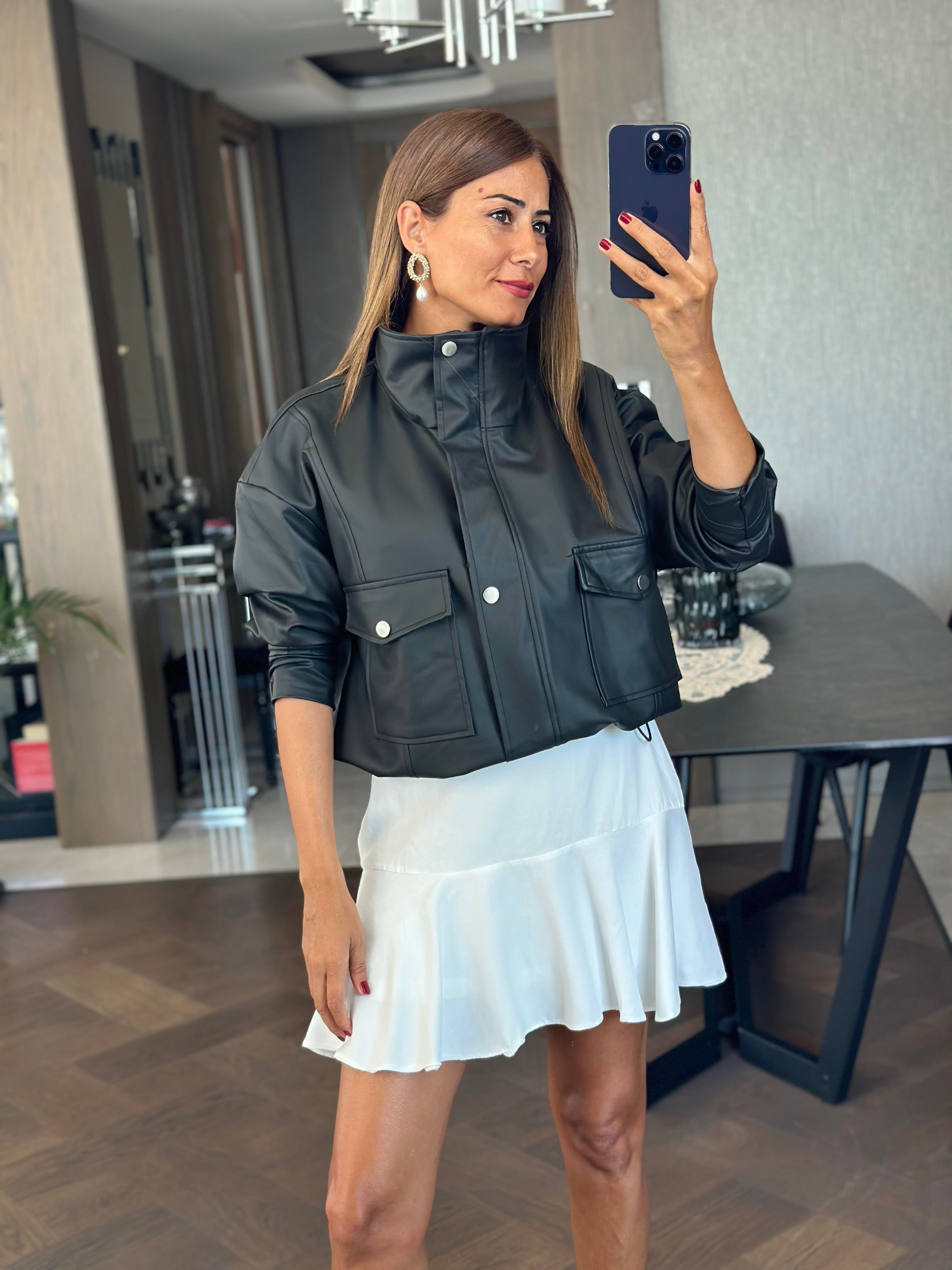 Siyah Ayarlanabilir Lastikli Fermuarlı Mont