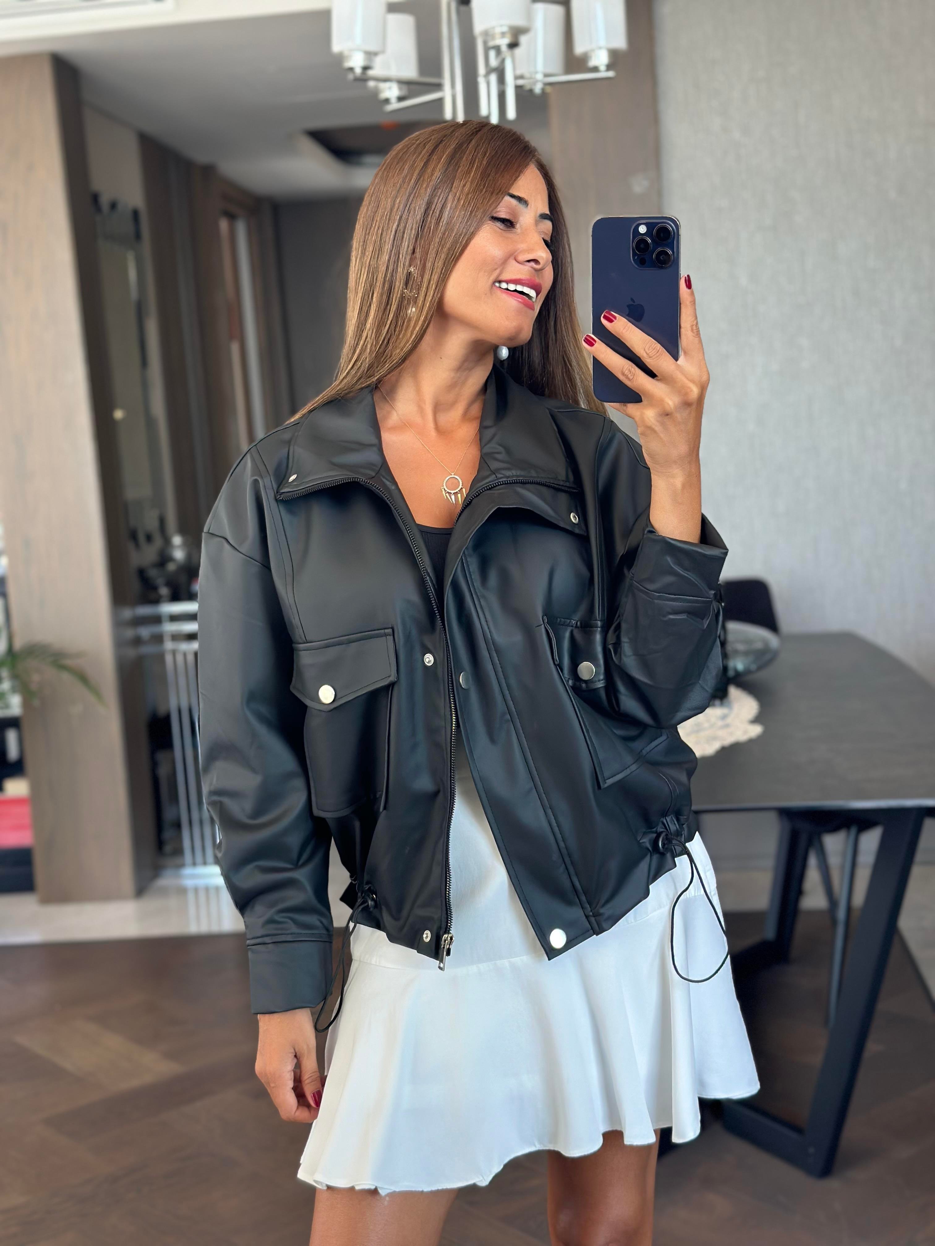 Siyah Ayarlanabilir Lastikli Fermuarlı Mont