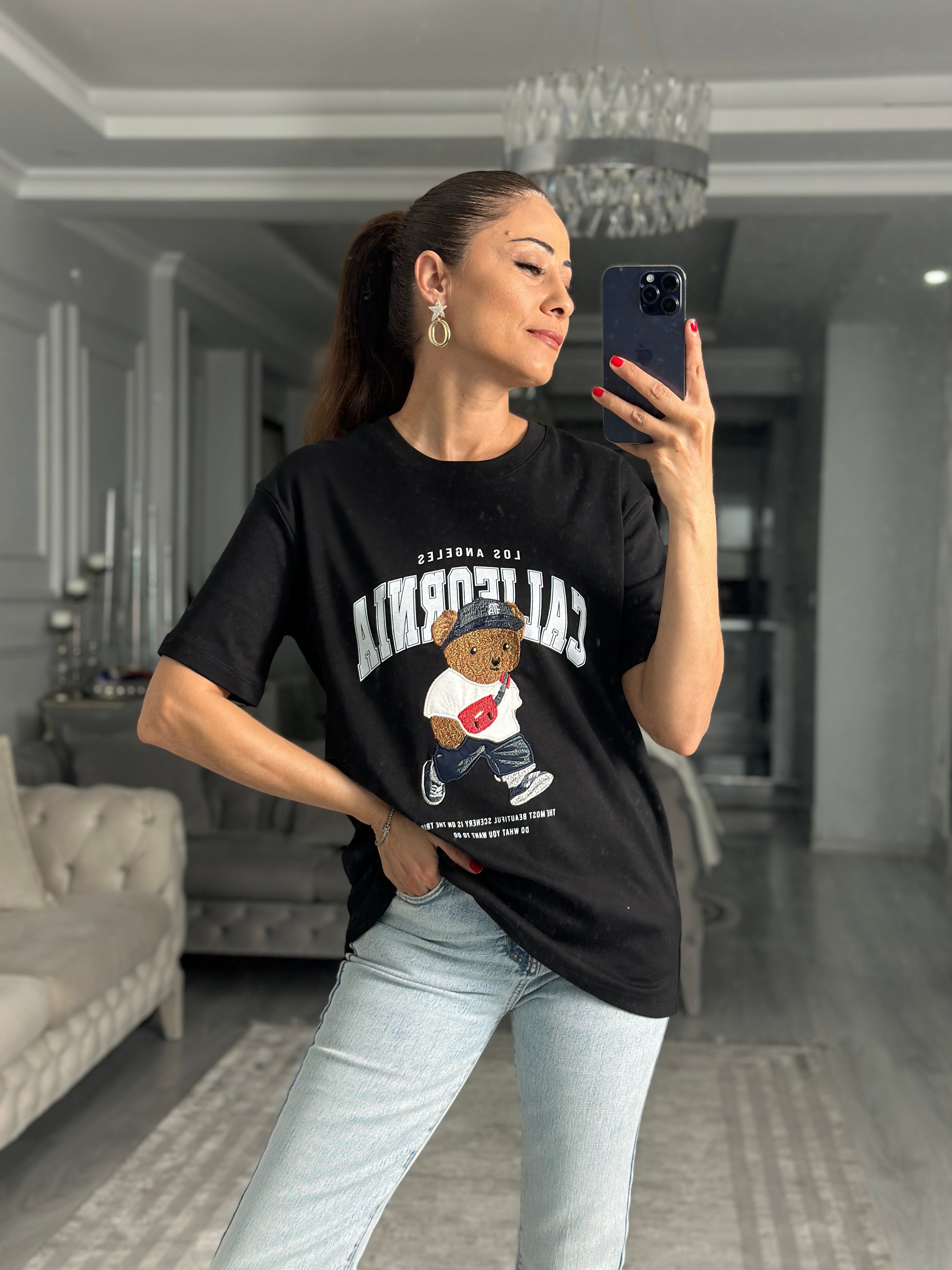 Siyah Ayıcık Nakışlı Bisiklet Yaka Kadın T-Shirt