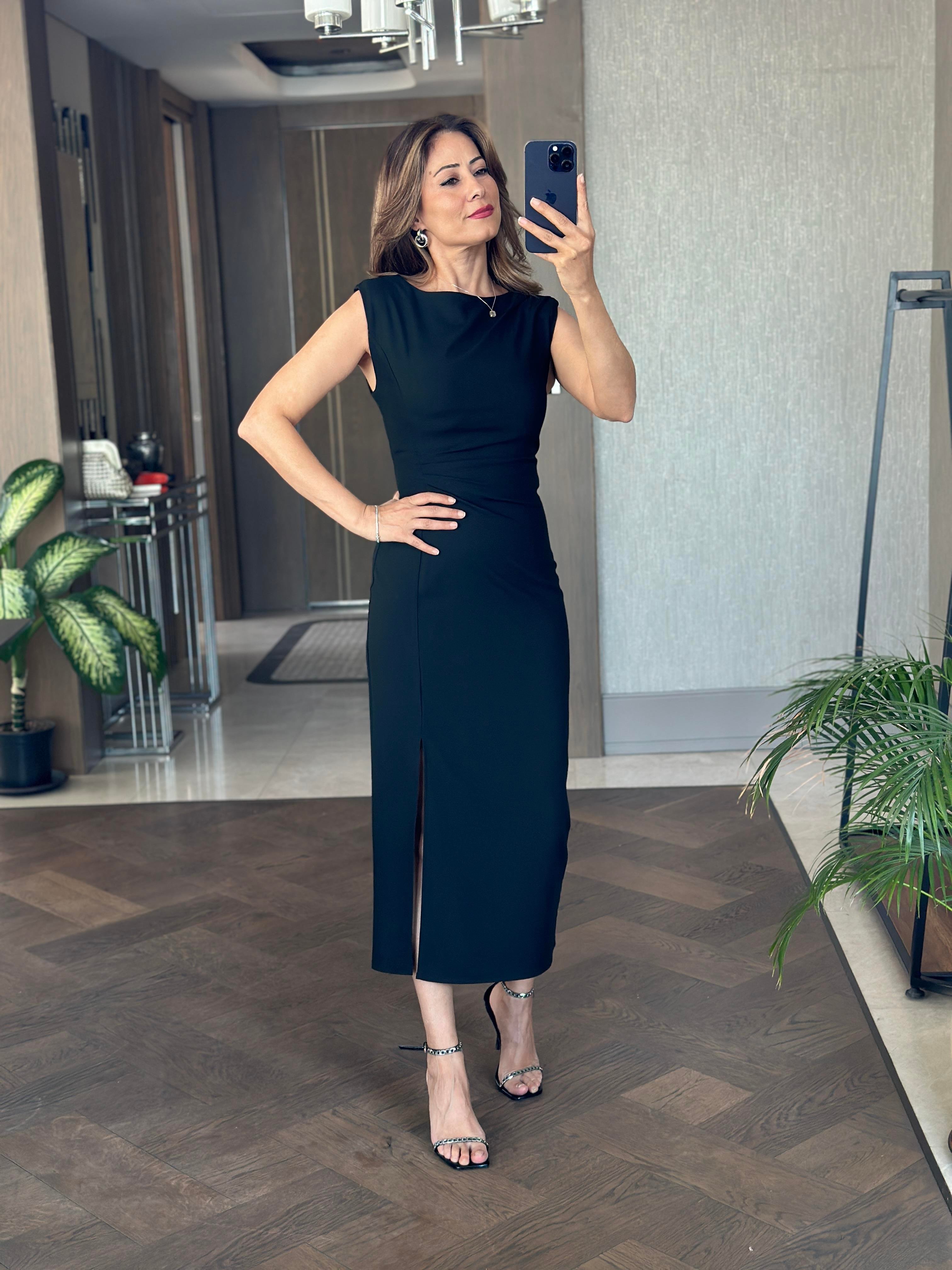 Siyah Beli Ve Omzu Drapeli Sıfır Kol Kadın Midi Boy Elbise