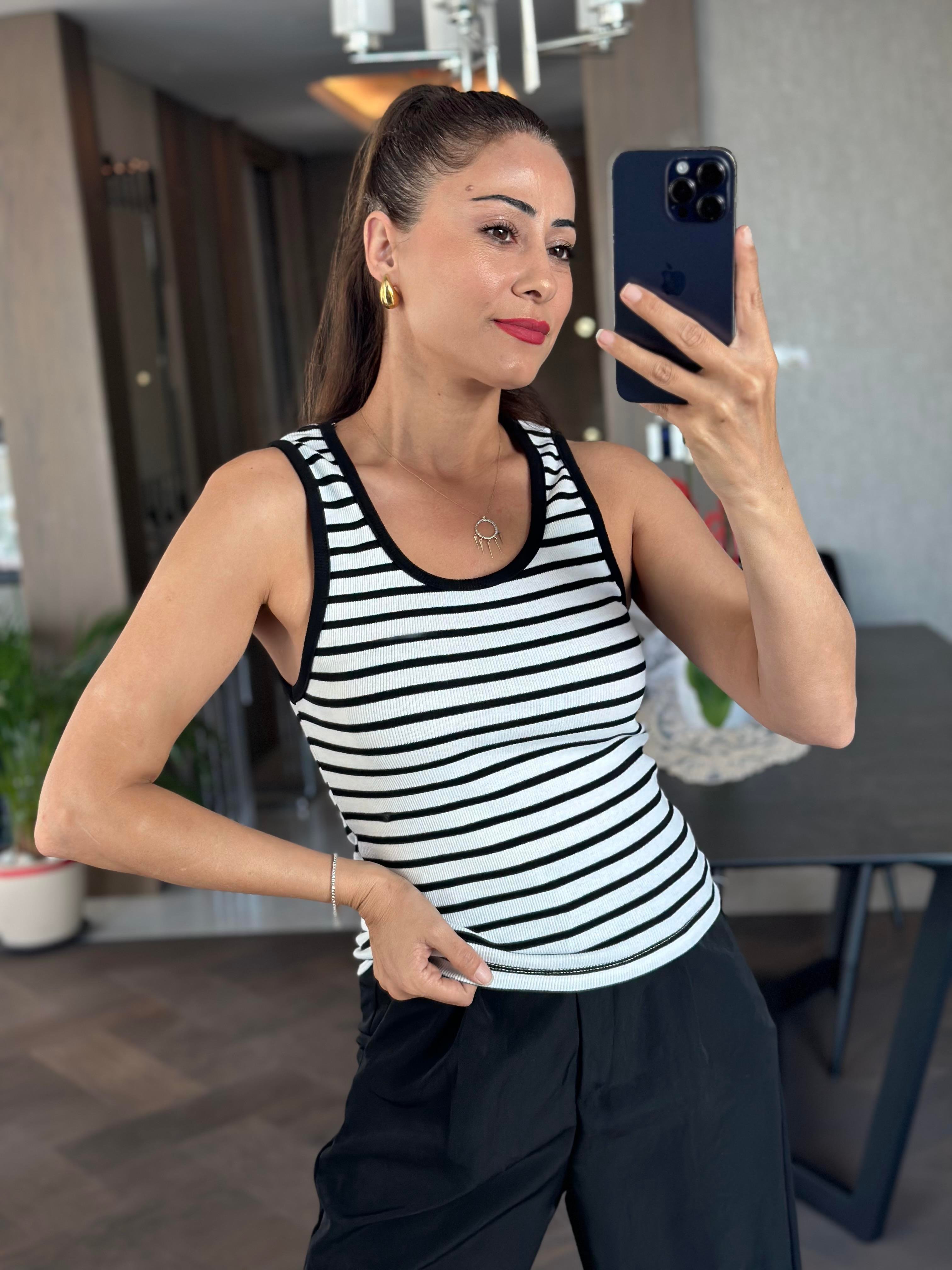 Siyah Beyaz Çizgili U Yaka Sıfır Kol Fitilli Kaşkorse  Kadın Body