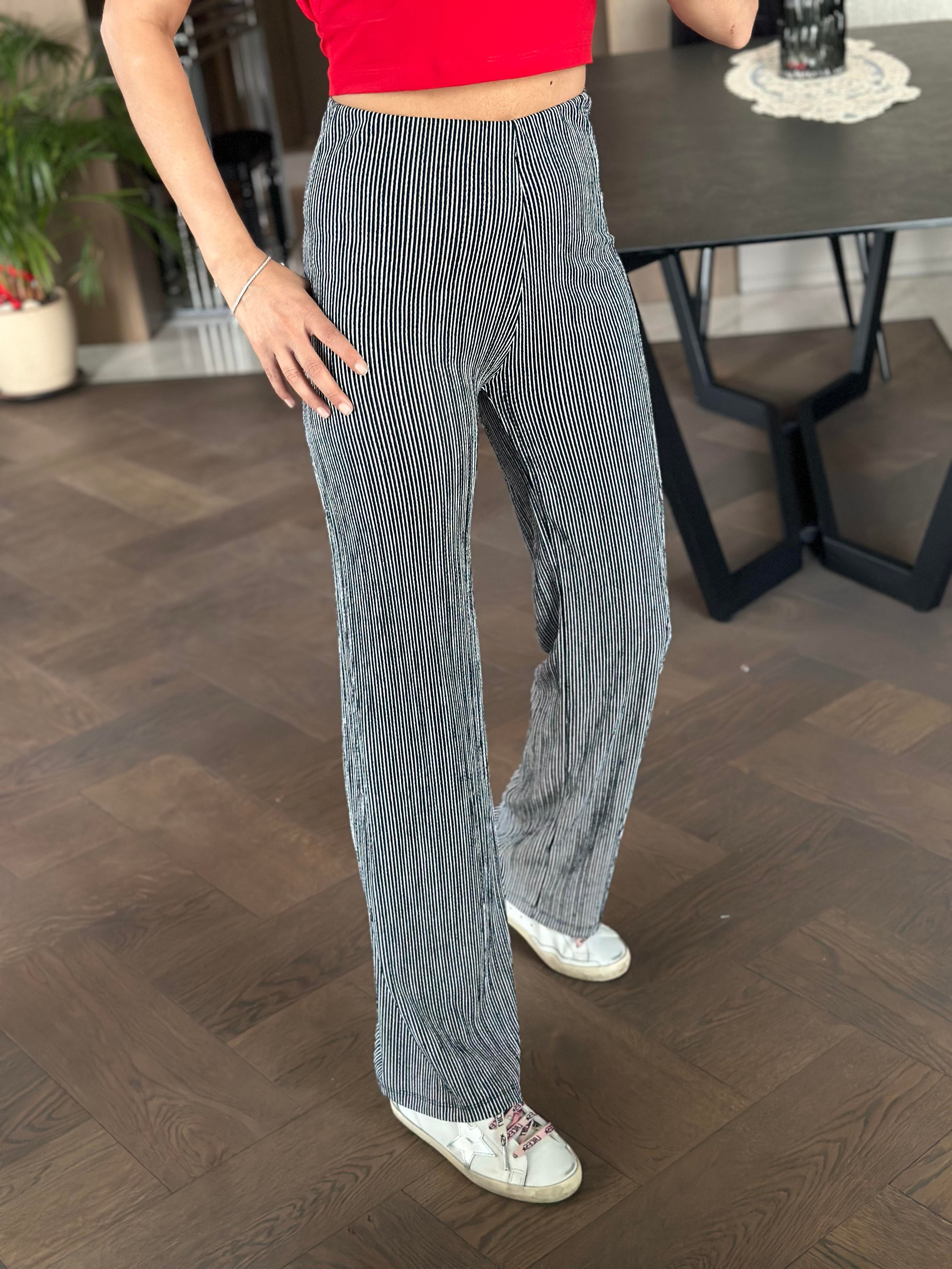 Siyah Beyaz İnce Çizgili Beli Lastikli Bürümcük Kadın Pantolon