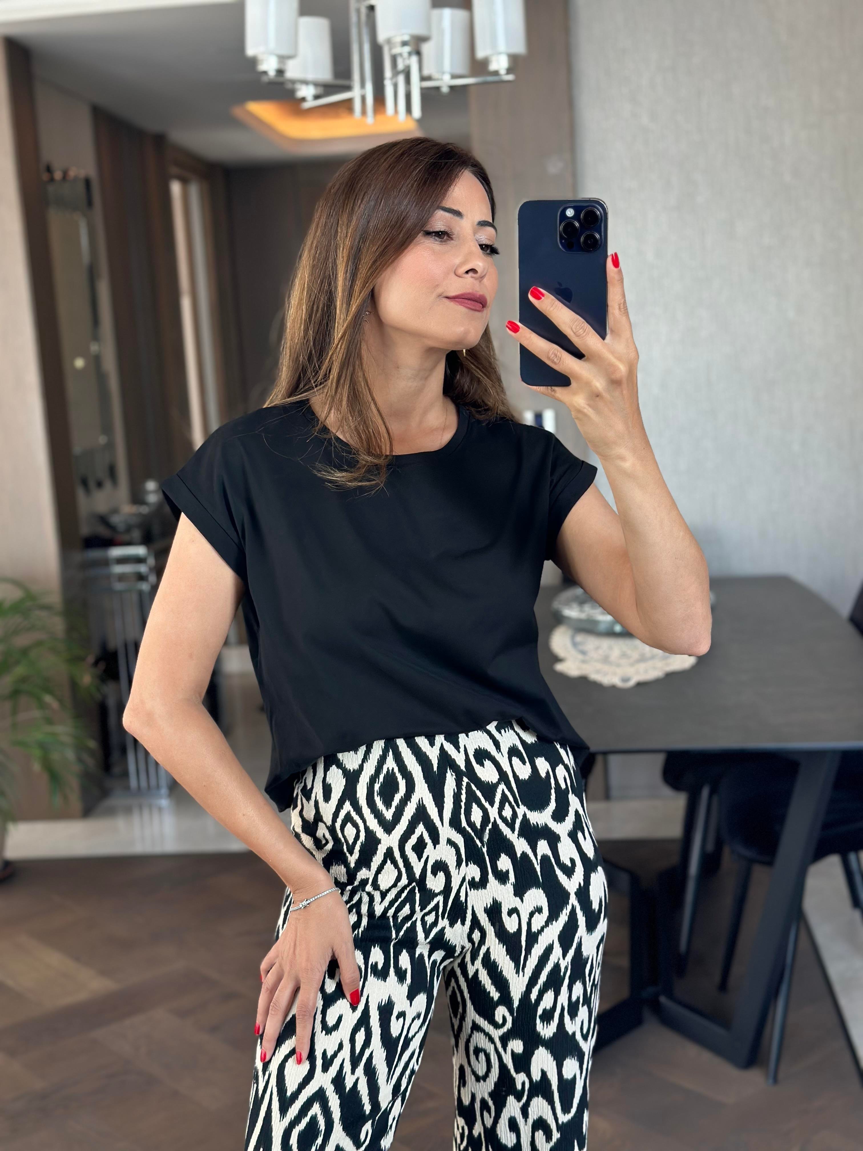 Siyah Bisiklet Yaka Basic Top Kadın Crop T-Shirt