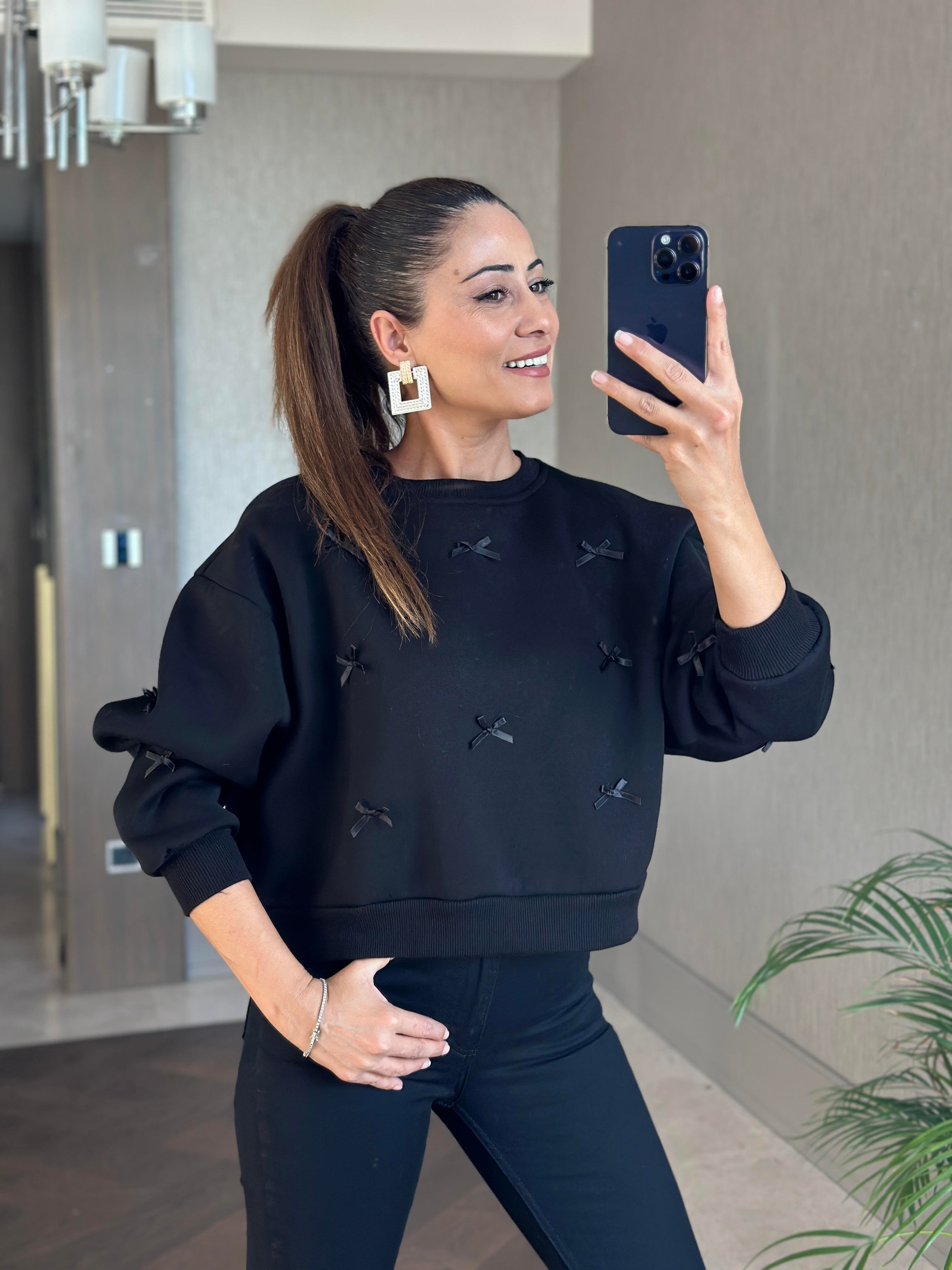 Siyah Bisiklet Yaka Kurdele Detaylı Şardonlu Kadın Sweatshirt