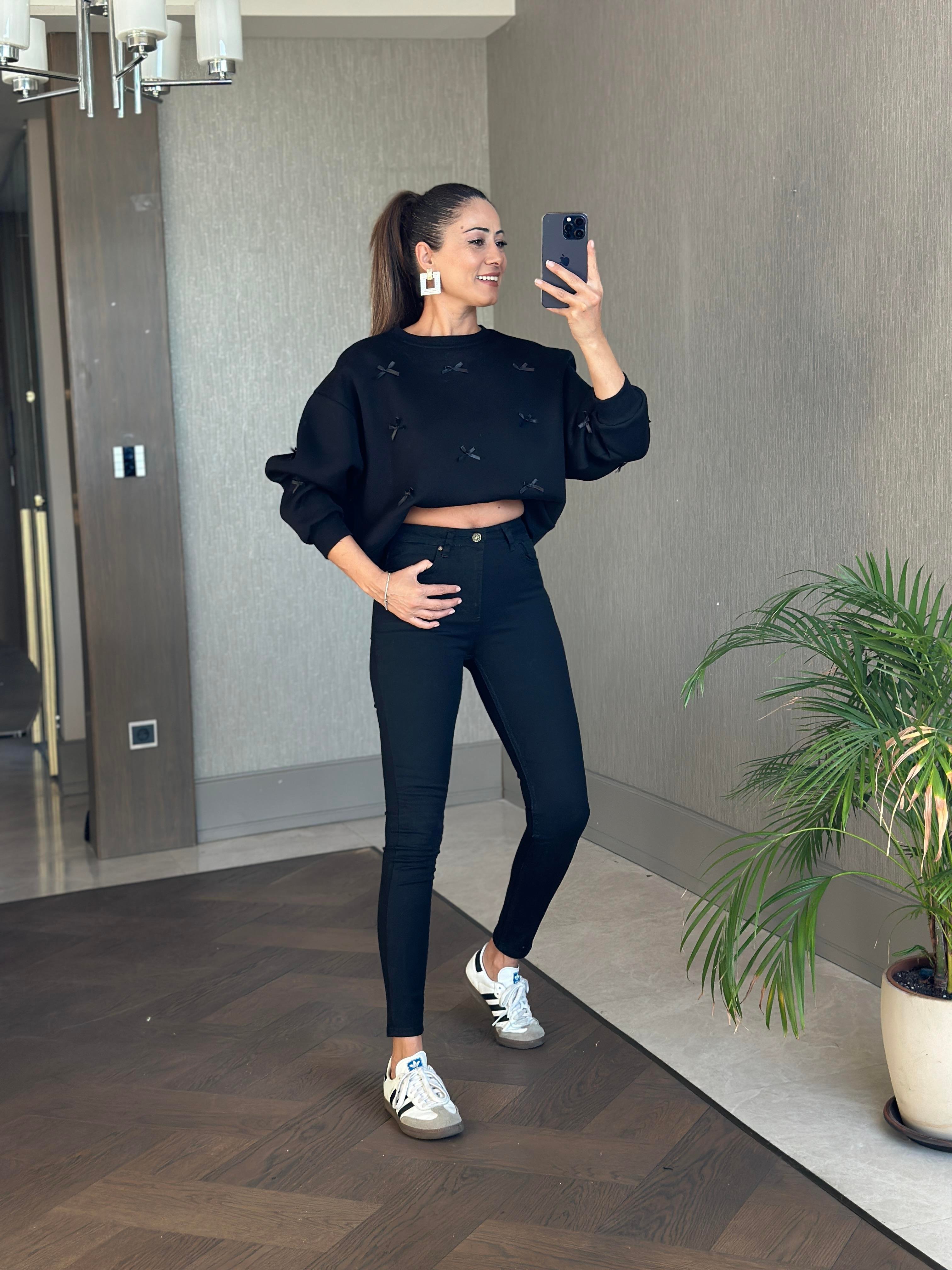 Siyah Bisiklet Yaka Kurdele Detaylı Şardonlu Kadın Sweatshirt