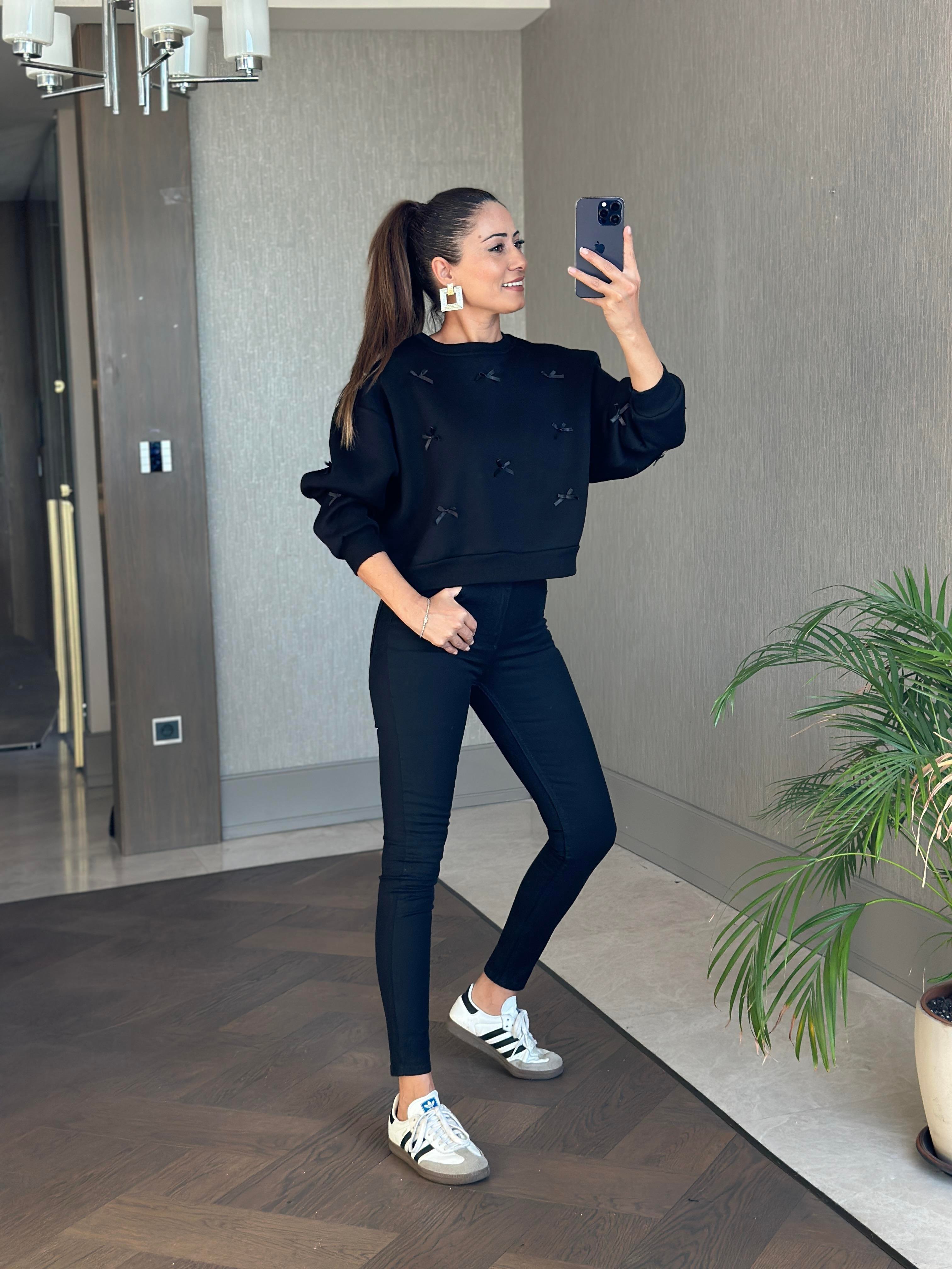 Siyah Bisiklet Yaka Kurdele Detaylı Şardonlu Kadın Sweatshirt