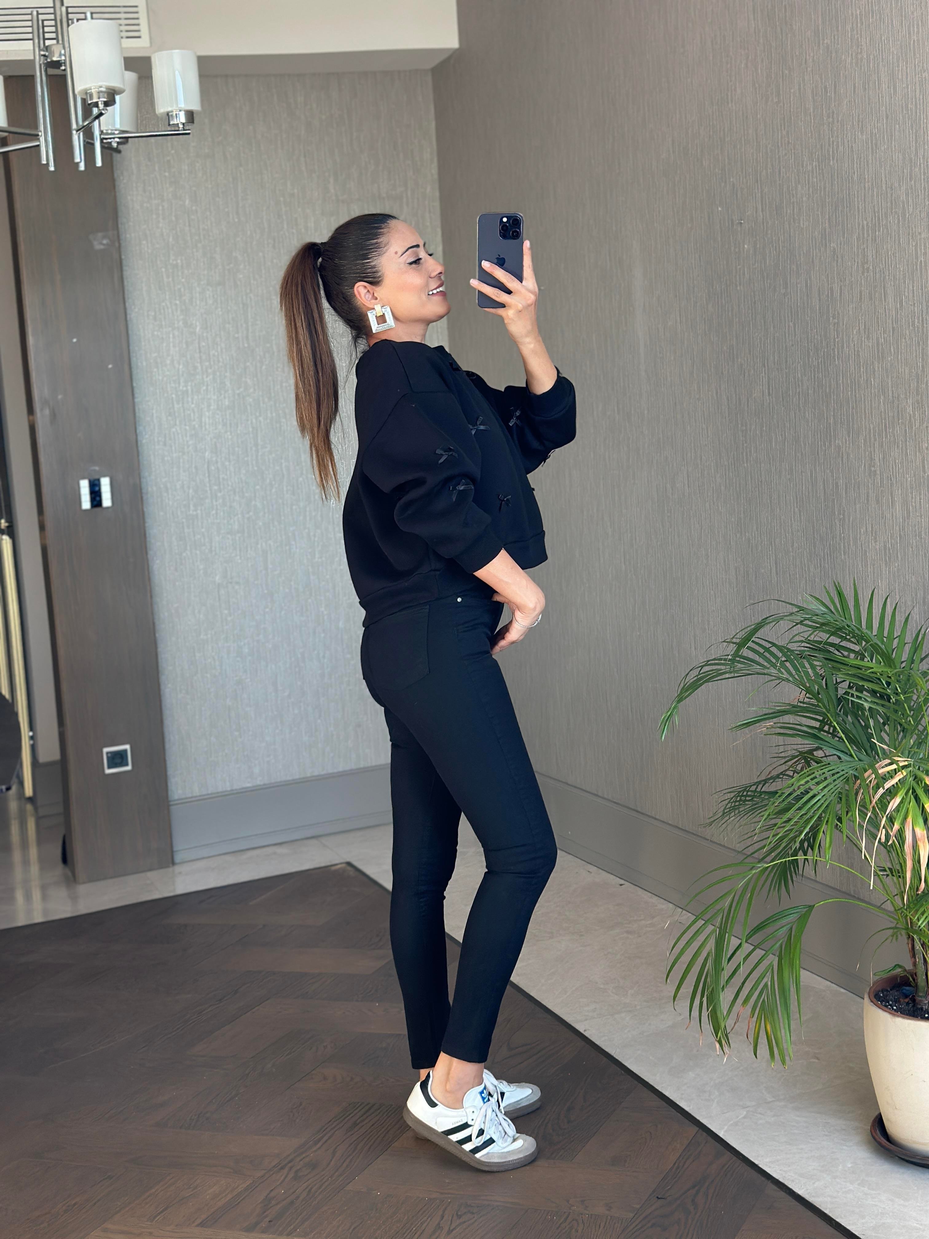 Siyah Bisiklet Yaka Kurdele Detaylı Şardonlu Kadın Sweatshirt