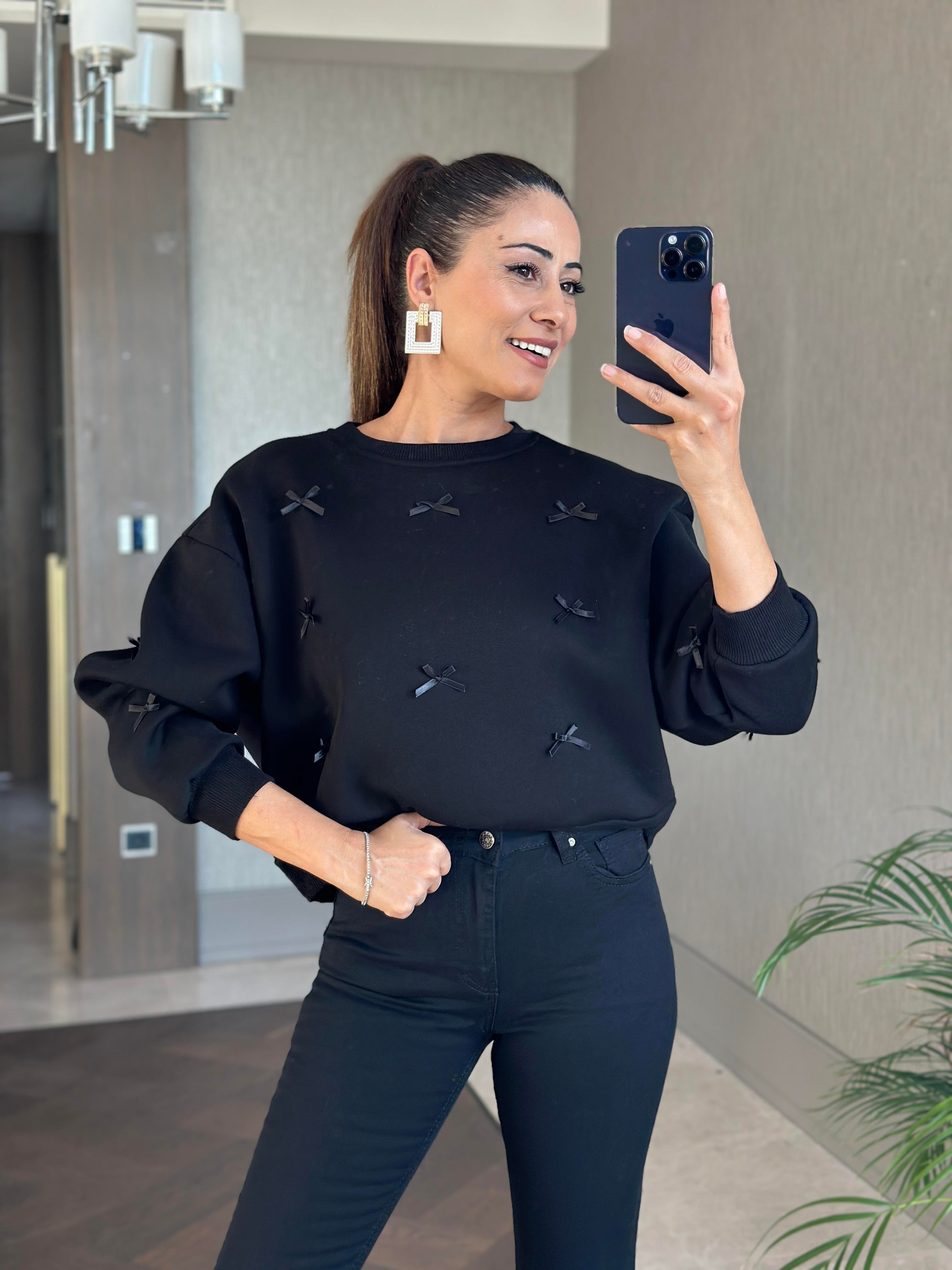 Siyah Bisiklet Yaka Kurdele Detaylı Şardonlu Kadın Sweatshirt