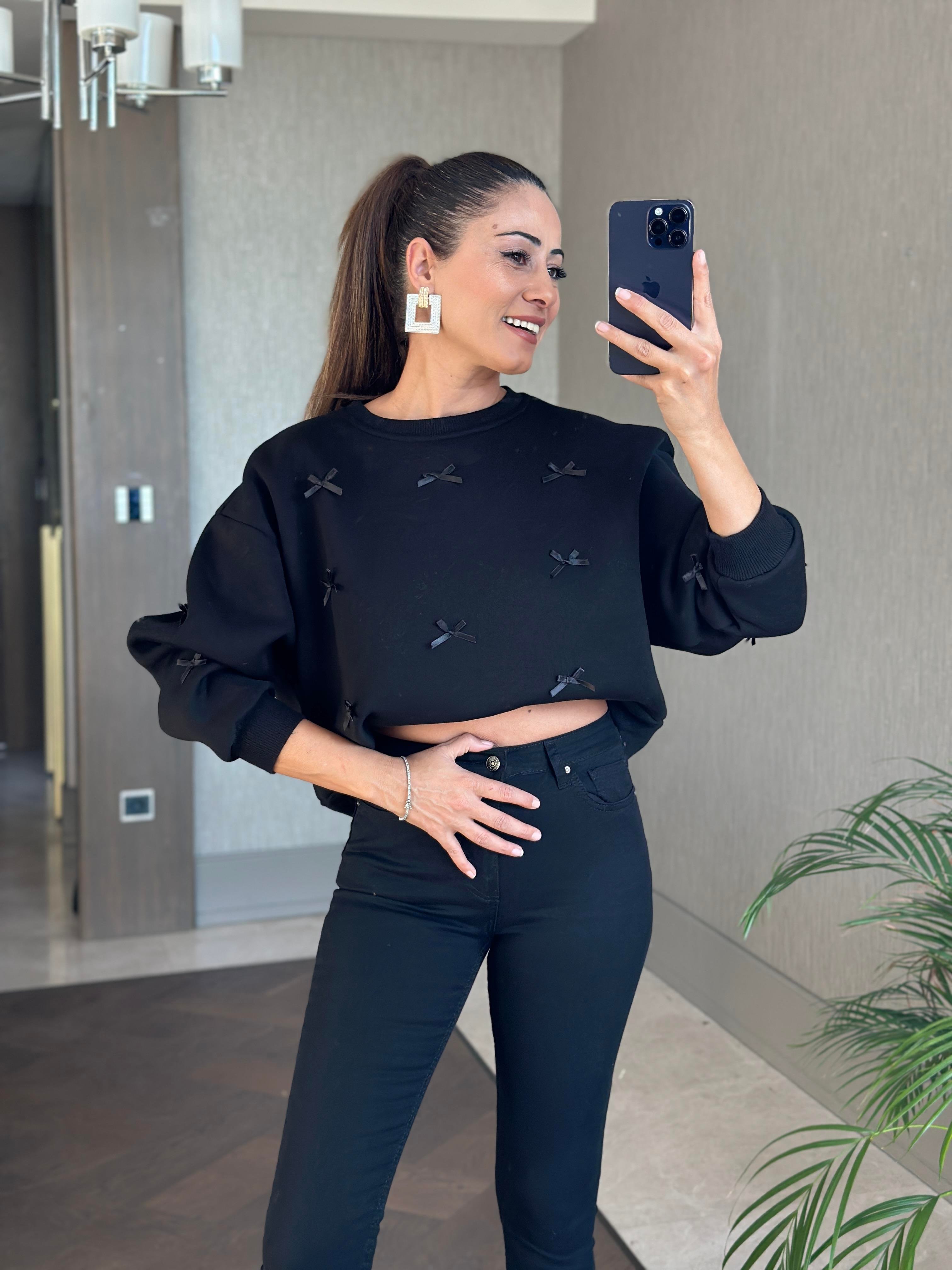 Siyah Bisiklet Yaka Kurdele Detaylı Şardonlu Kadın Sweatshirt