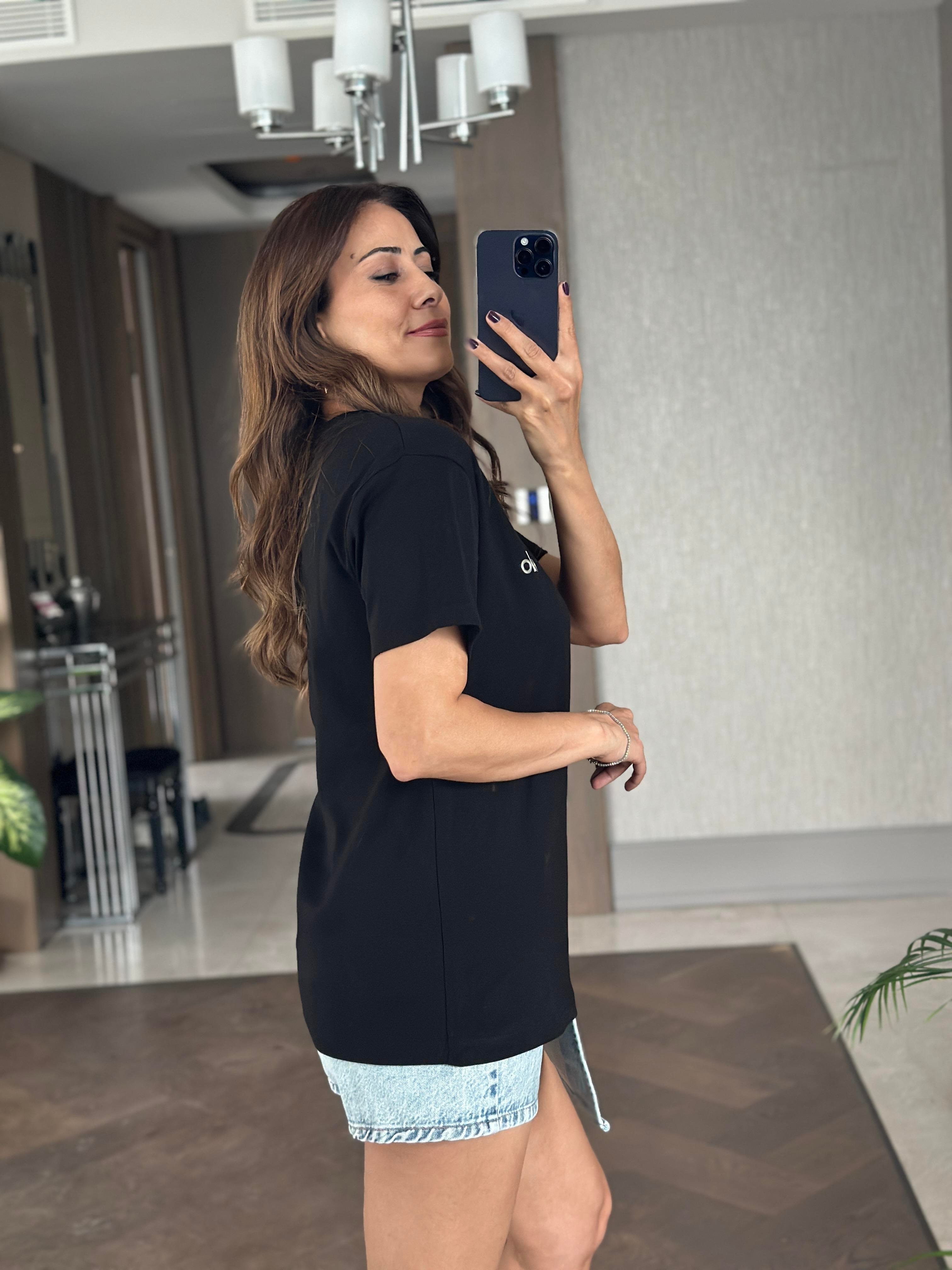 Siyah Bisiklet Yaka Logolu Basic Kadın T-Shirt