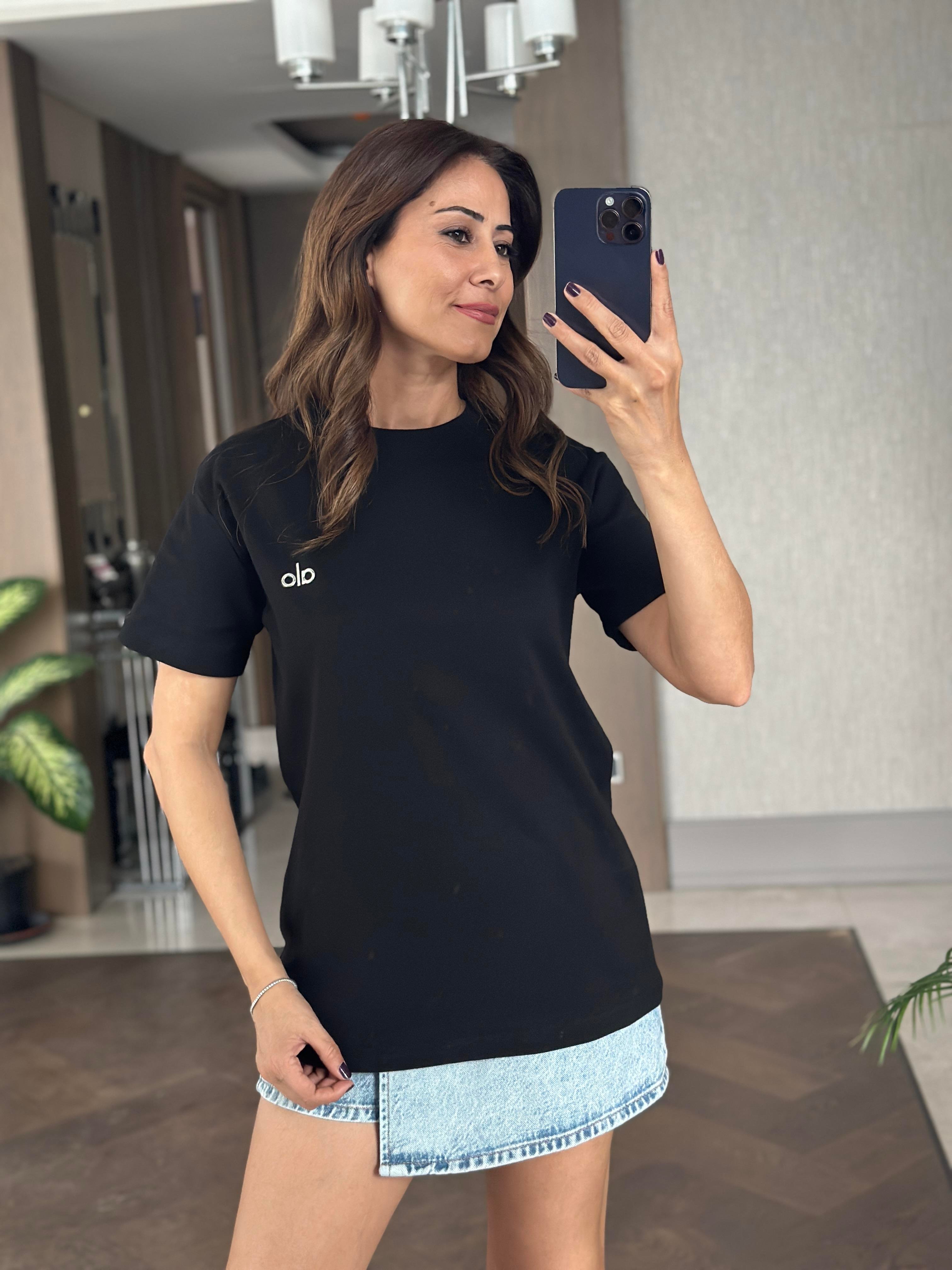 Siyah Bisiklet Yaka Logolu Basic Kadın T-Shirt