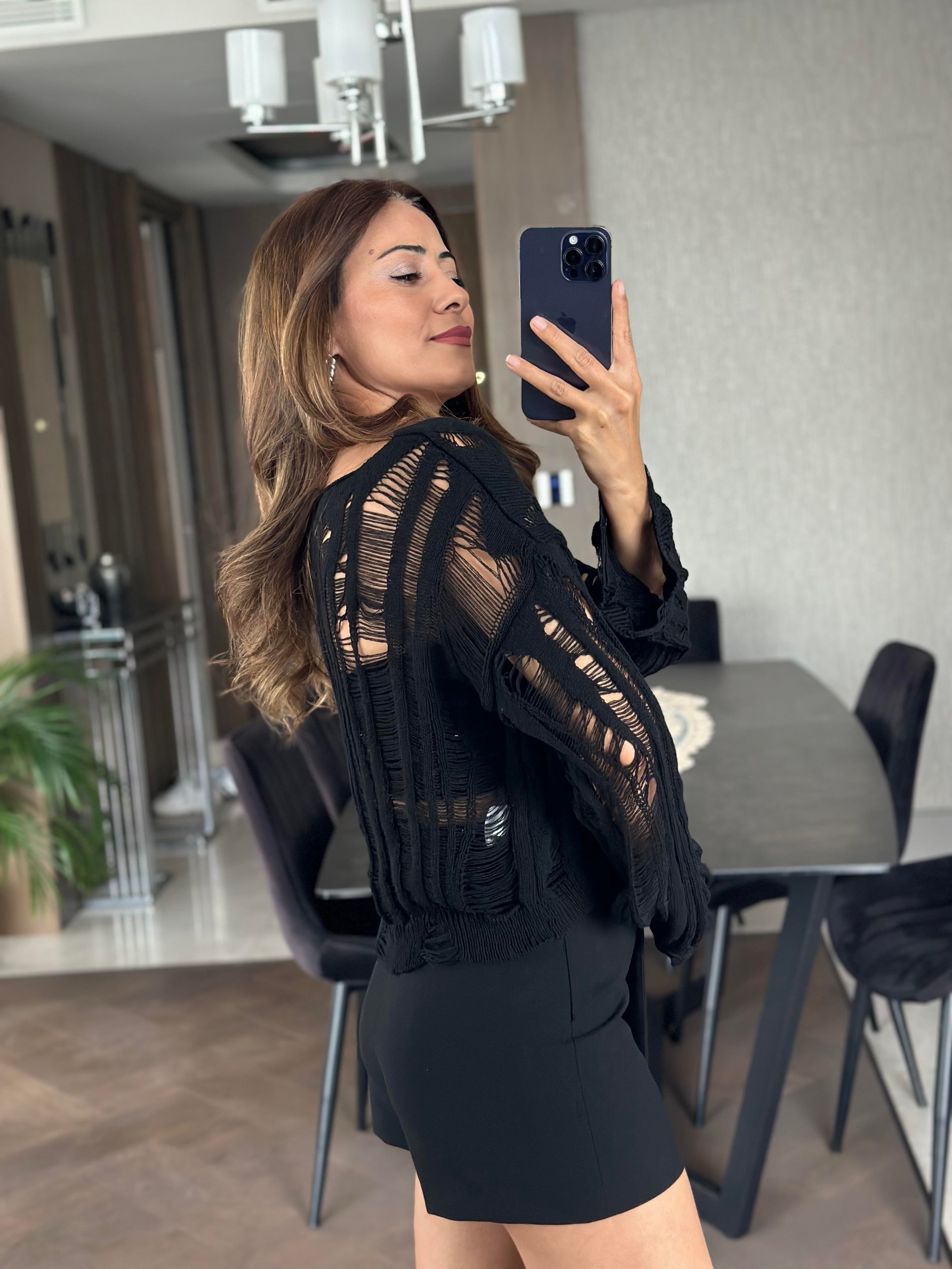 Siyah Bisiklet Yaka Trasparan Triko Kadın Crop Kazak