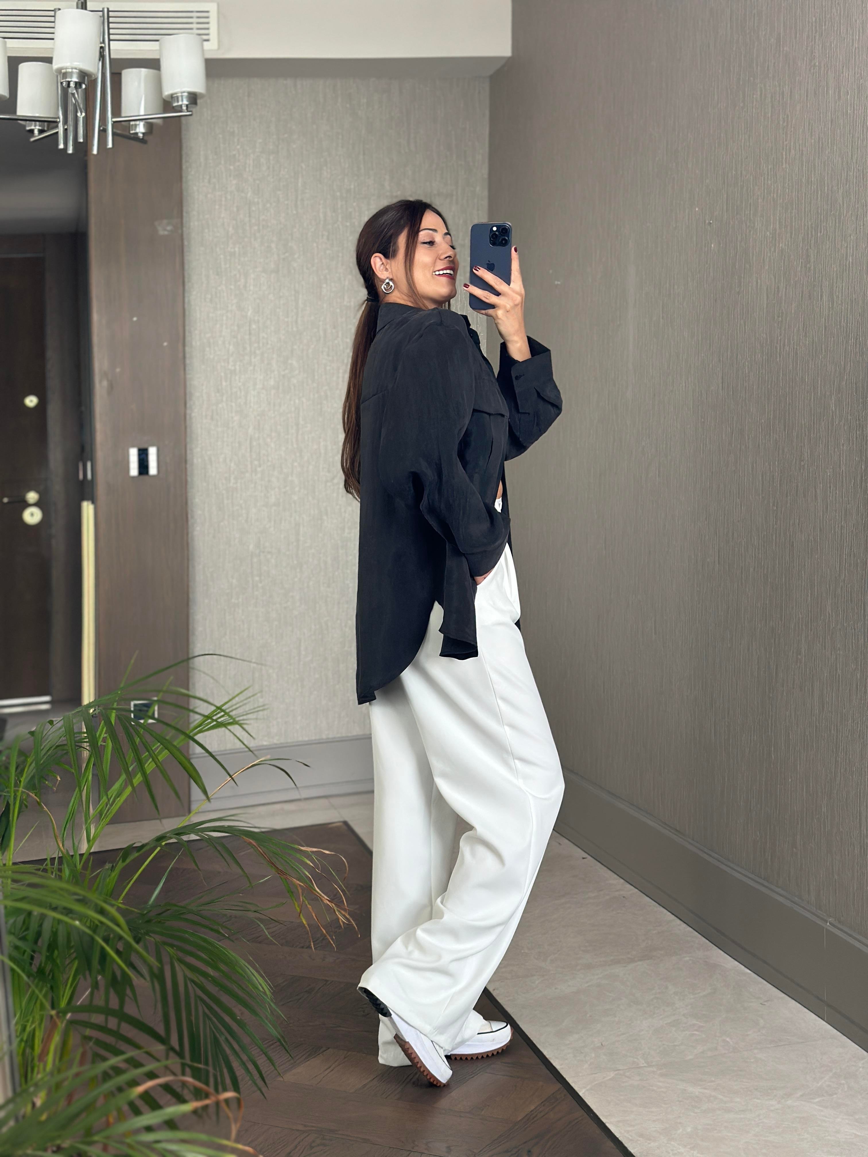 Siyah Cepleri Kapaklı Uzun Kol Kadın Saten Gömlek