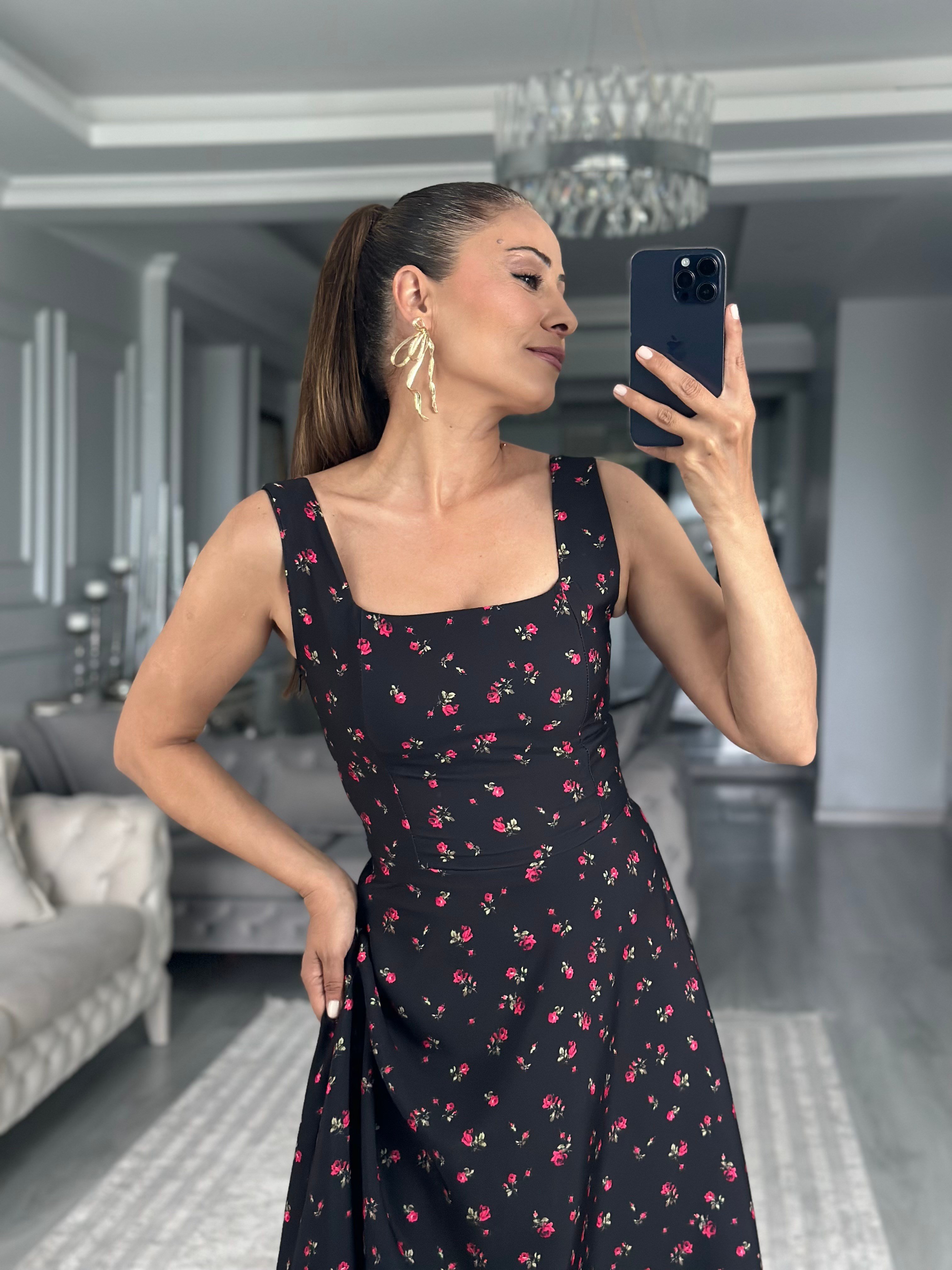 Siyah Çiçekli Kalın Askılı Arkadan Bağlamalı Füsun Midi Boy Kadın Elbise 