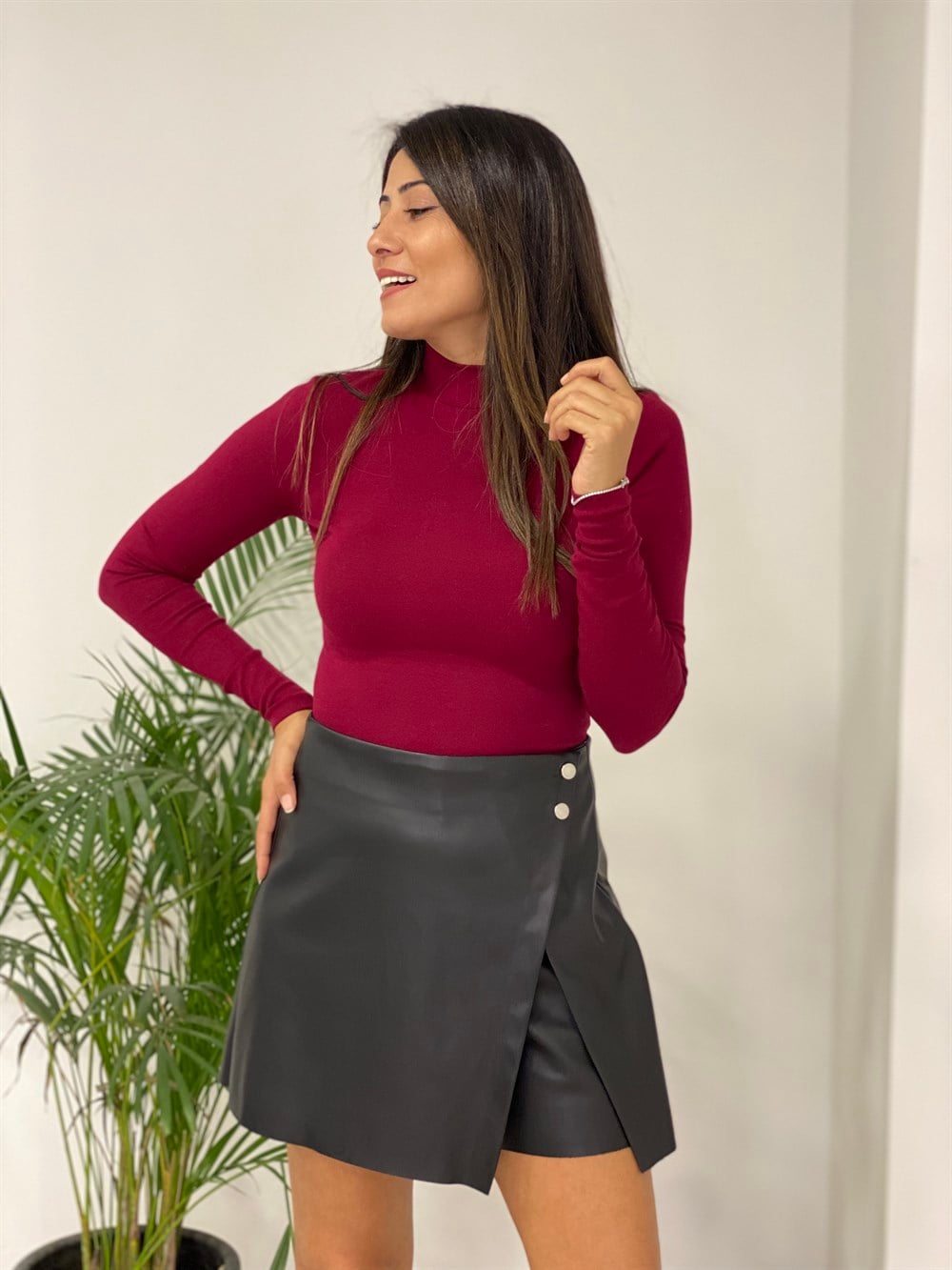 Siyah Çıtçıt Düğmeli Deri Kadın Şort Etek