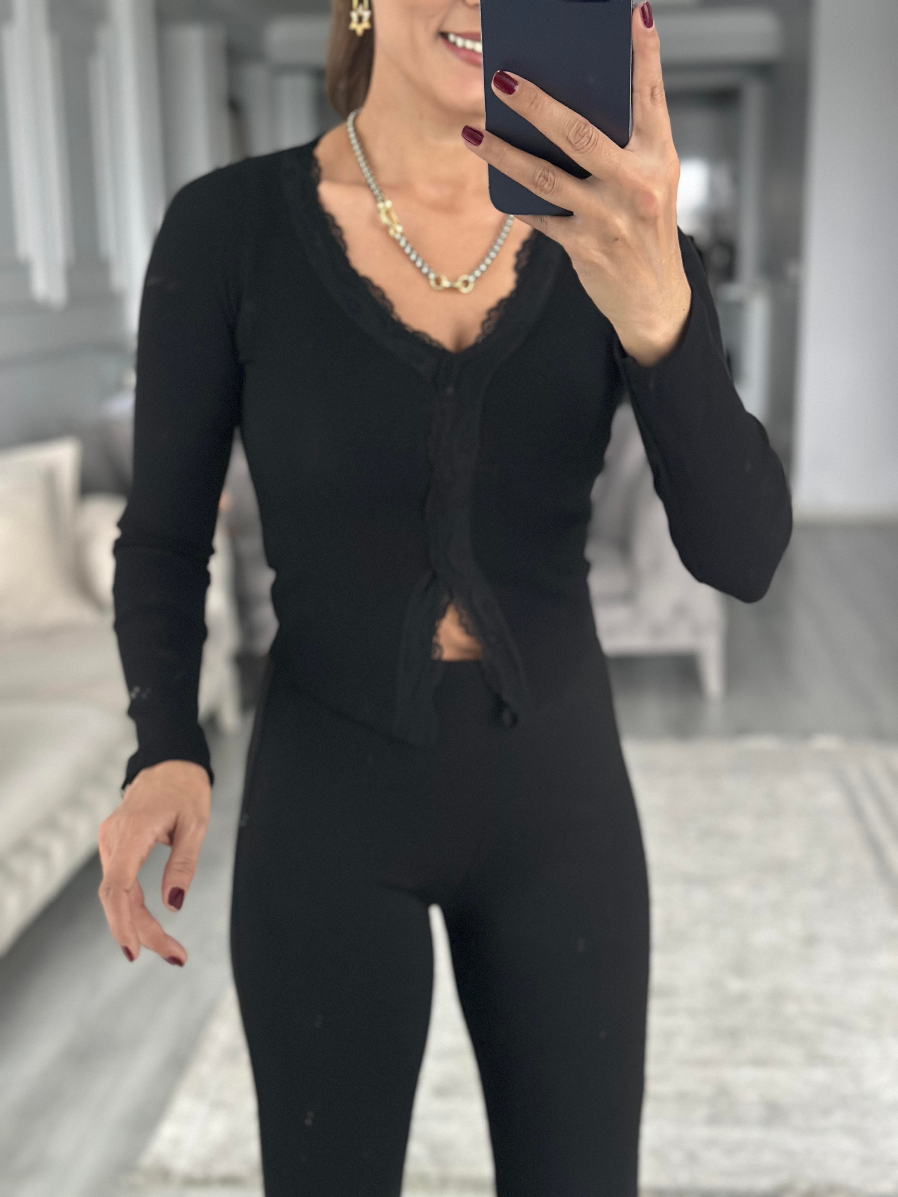 Siyah Dantel Şeritli V Yaka Bluz