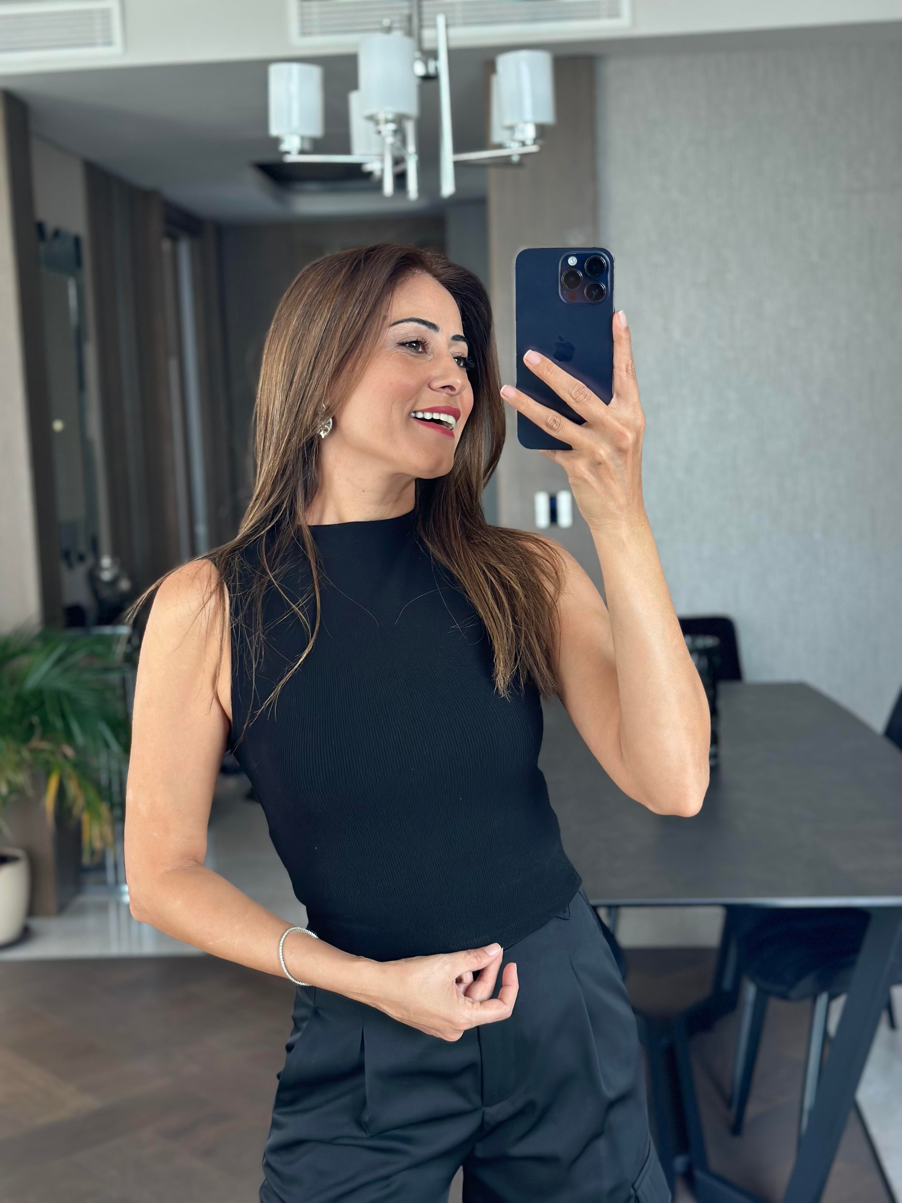 Siyah Dik Yaka Sıfır Kol Kaşkorse Kadın Crop Body